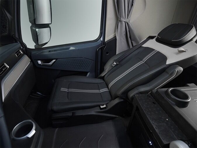 HOWO TH7 4×2 TRACTOR TRUCK