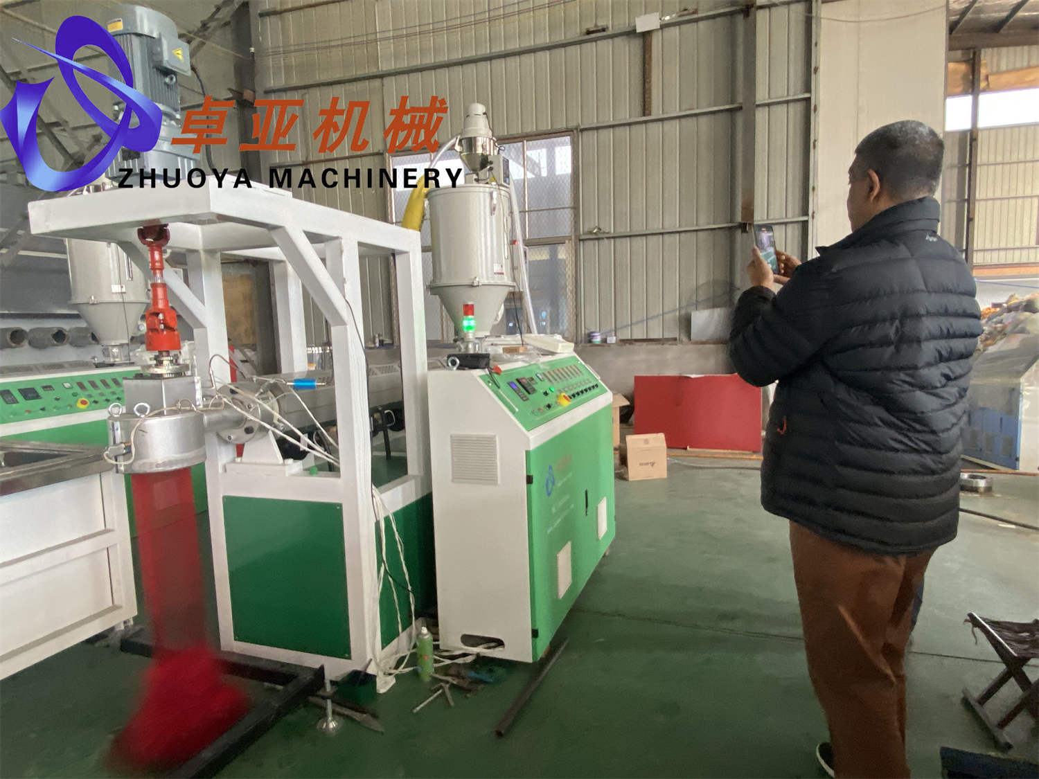 Customers from three countries came for machine inspection and business cooperation 
