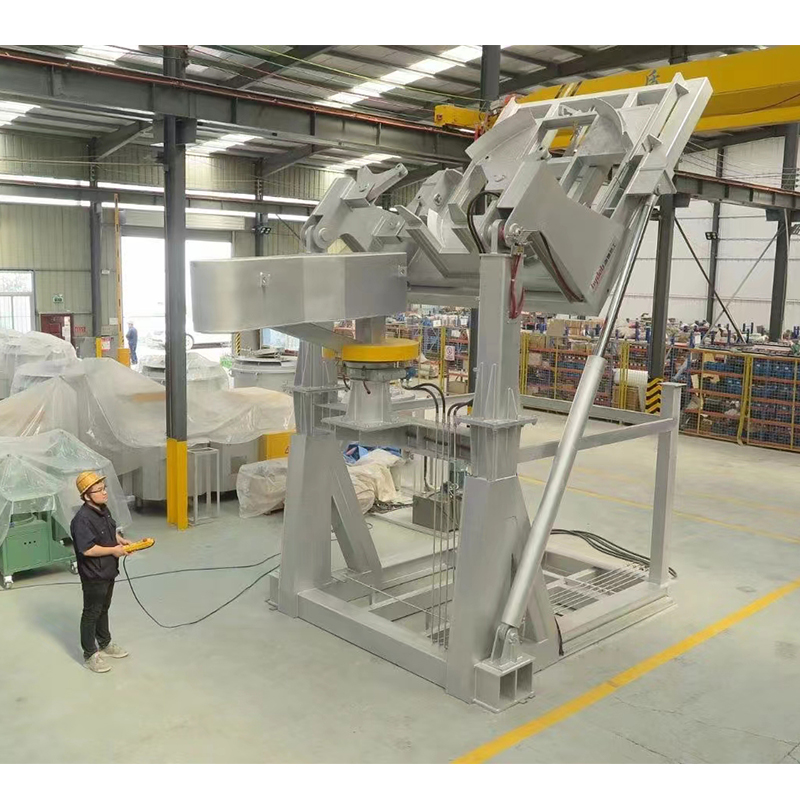 Гидравлическое опрокидывающее устройство вакуумного перегрузочного ковша