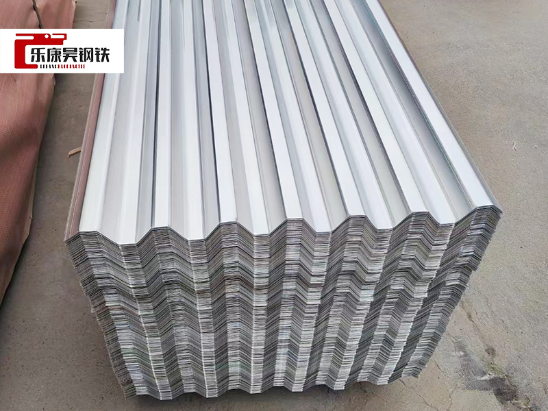 The manufacturer supplies high-quality stainless steel corrugated board for building decoration roof panel