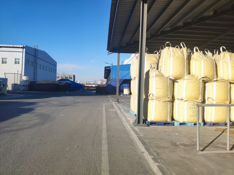 Solid sodium silicate