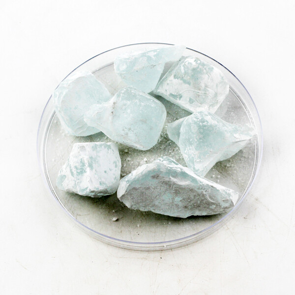 Solid sodium silicate