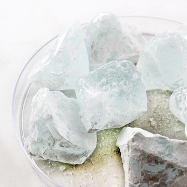 Solid sodium silicate