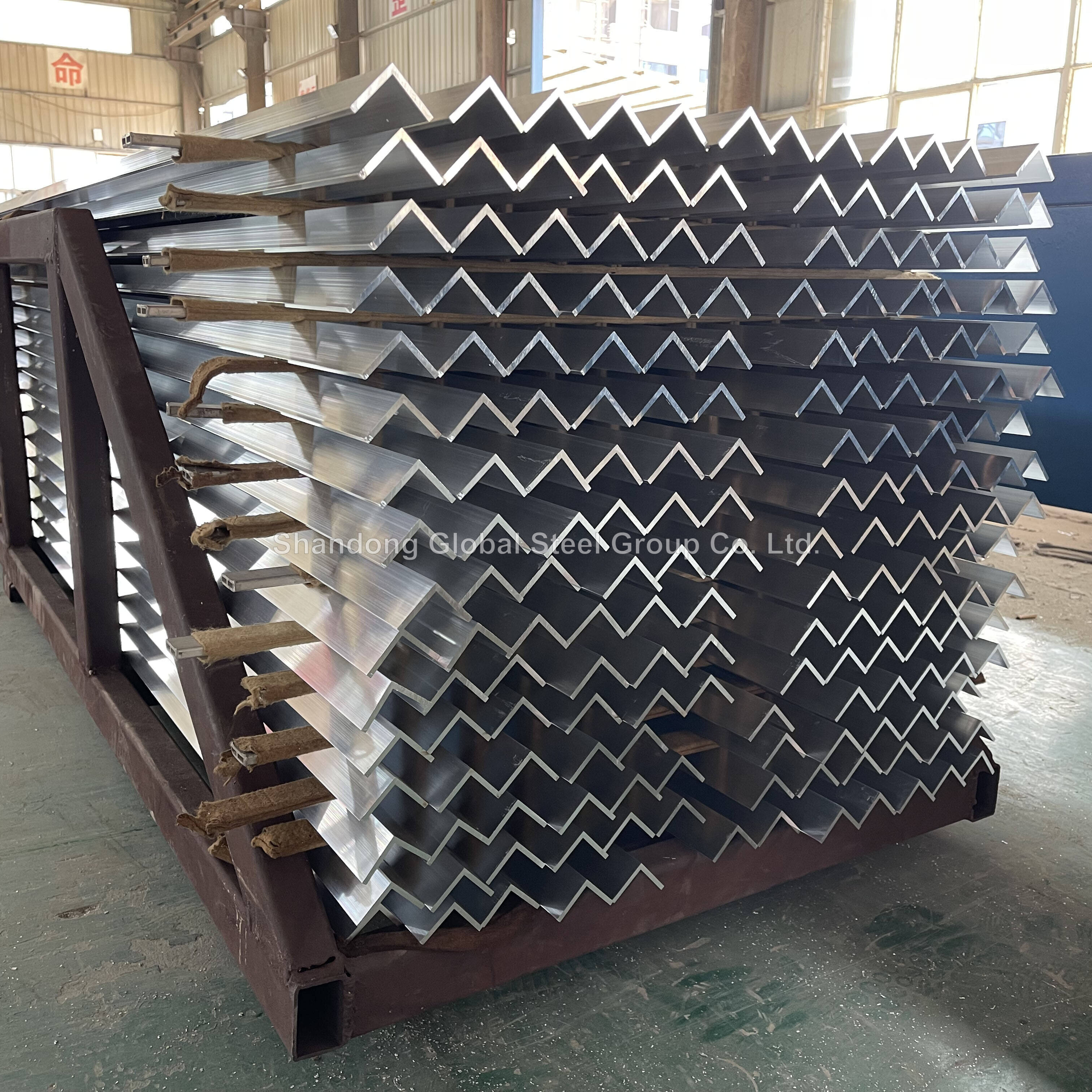 High Quality Custom6061 6063 T5 T6 White Powder Spray Size Aluminum Angle Aluminum Extrusion Profile