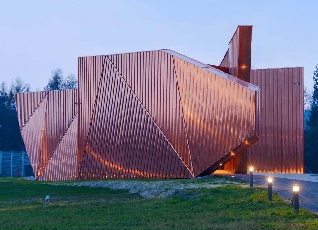 The Benefits and Challenges of Using Purple Copper Plates in Architecture