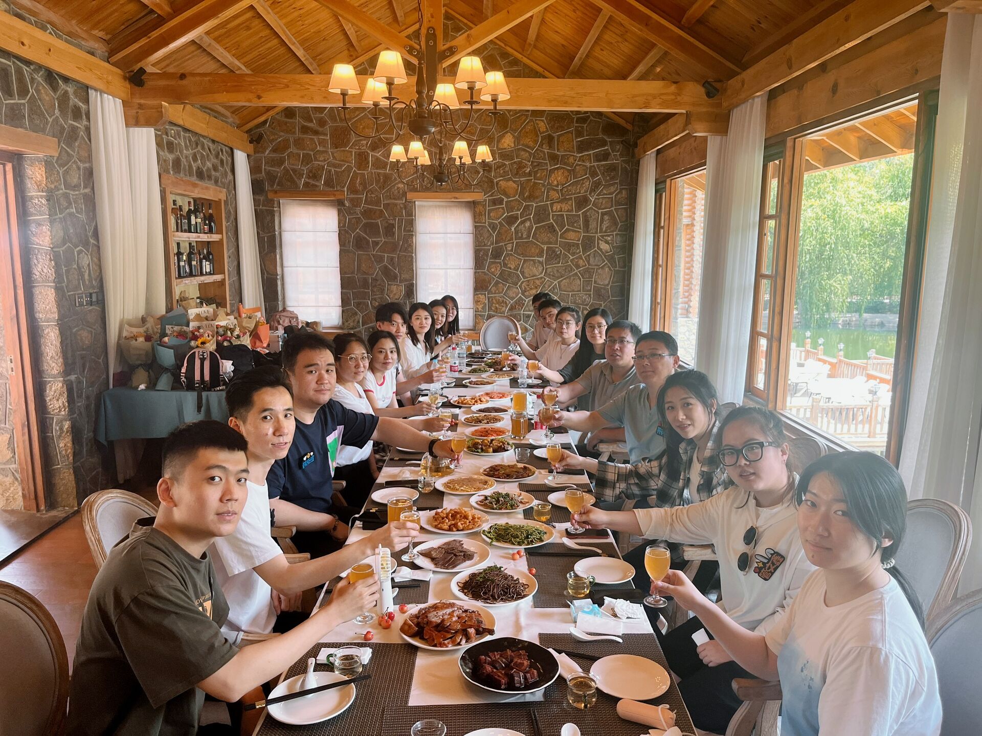 The sun is warming, live up to the time, move forward all the way, the future can be expected! The sun is warming, live up to the time, move forward all the way, the future can be expected!