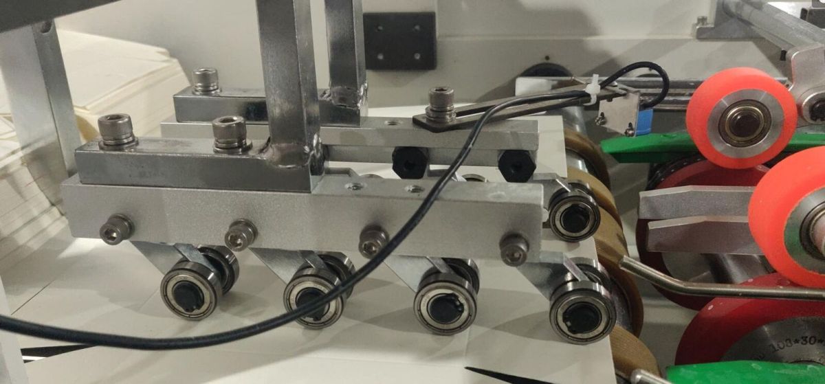 Double station carton erecting machine