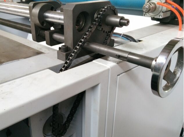 Roller die cutting machine