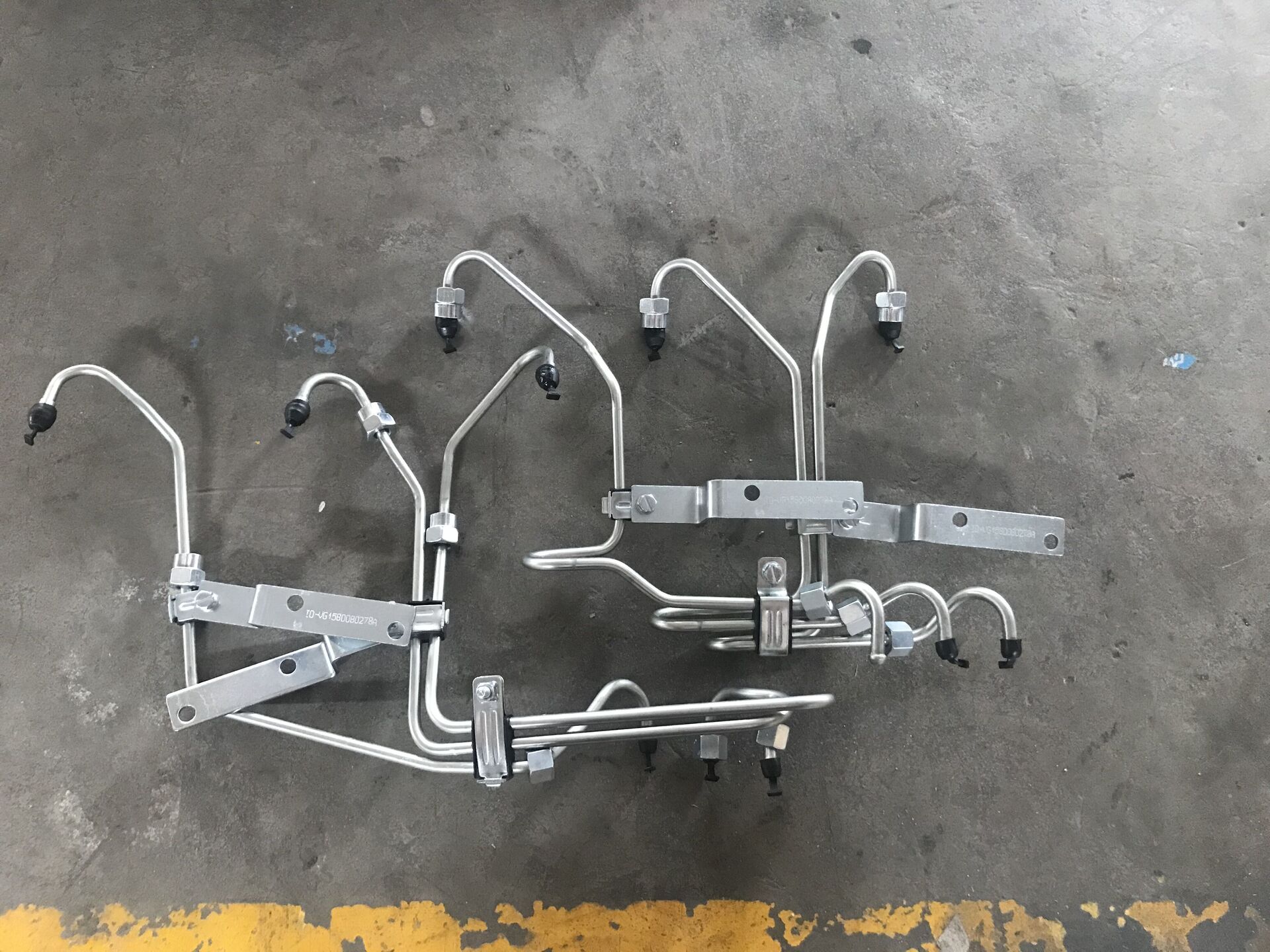 PIEZAS PARA CAMIONES HOWO Conjunto de tubo de inyección