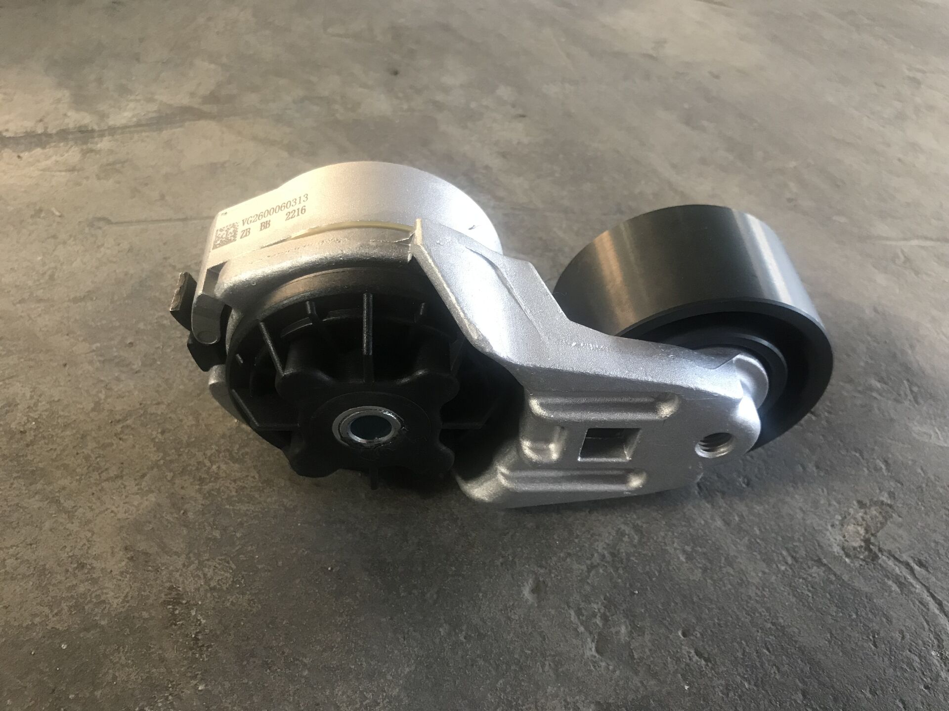 PIEZAS DEL MOTOR HOWO Polea tensora
