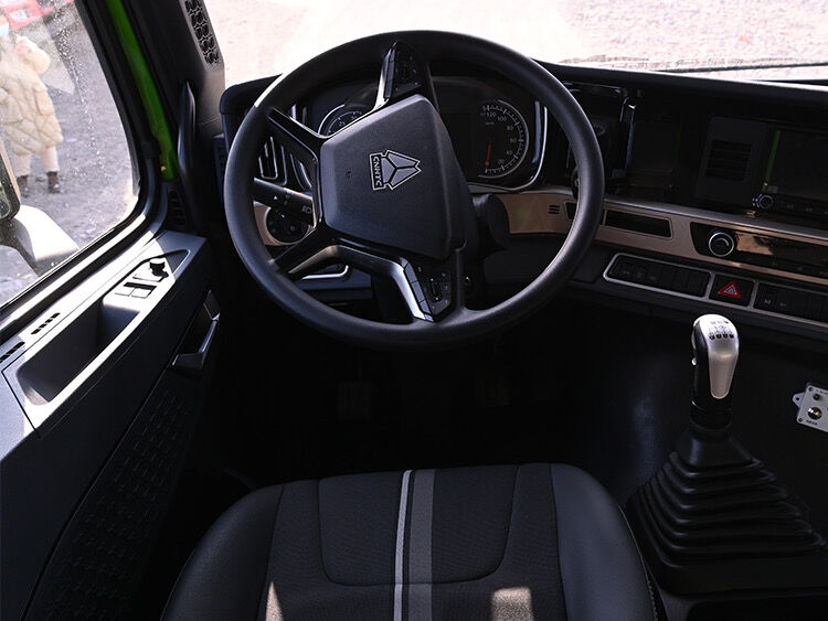 CAMINHÃO BAIXO HOWO TH7 6×4