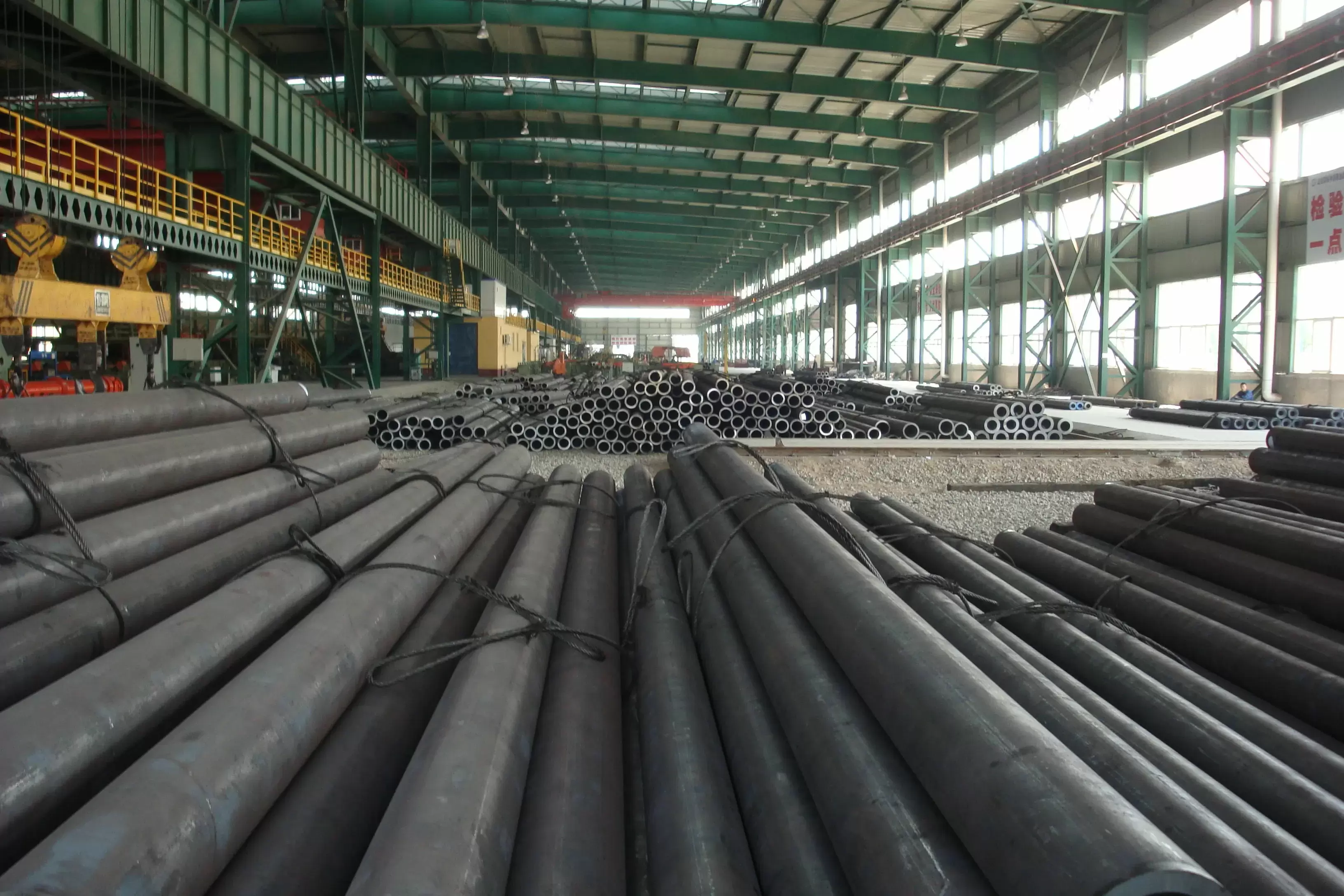 High Quality Welded A106 A53 SS400s Q235 Q195 30 Inch Carbon Steel Pipe Price Per Ton