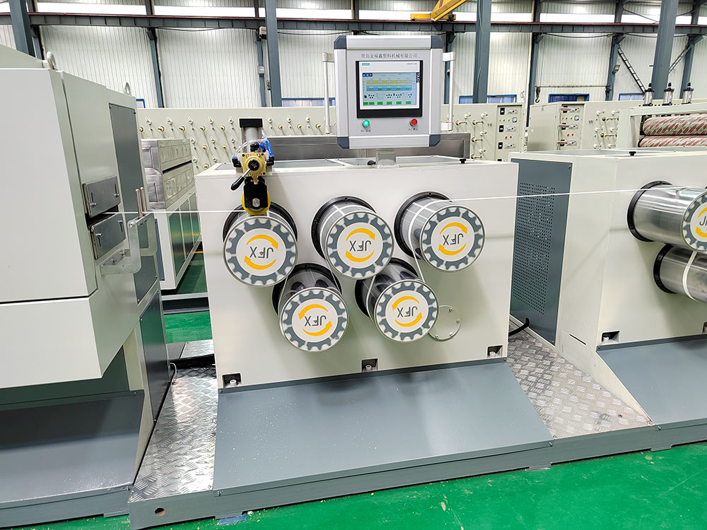 PET slitting strap production line