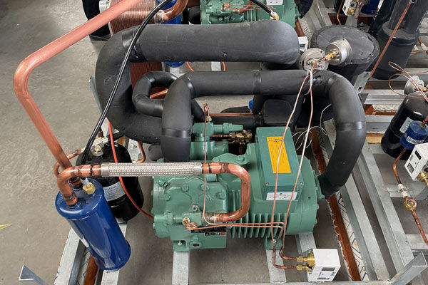 Cascade -80°C refrigeration unit