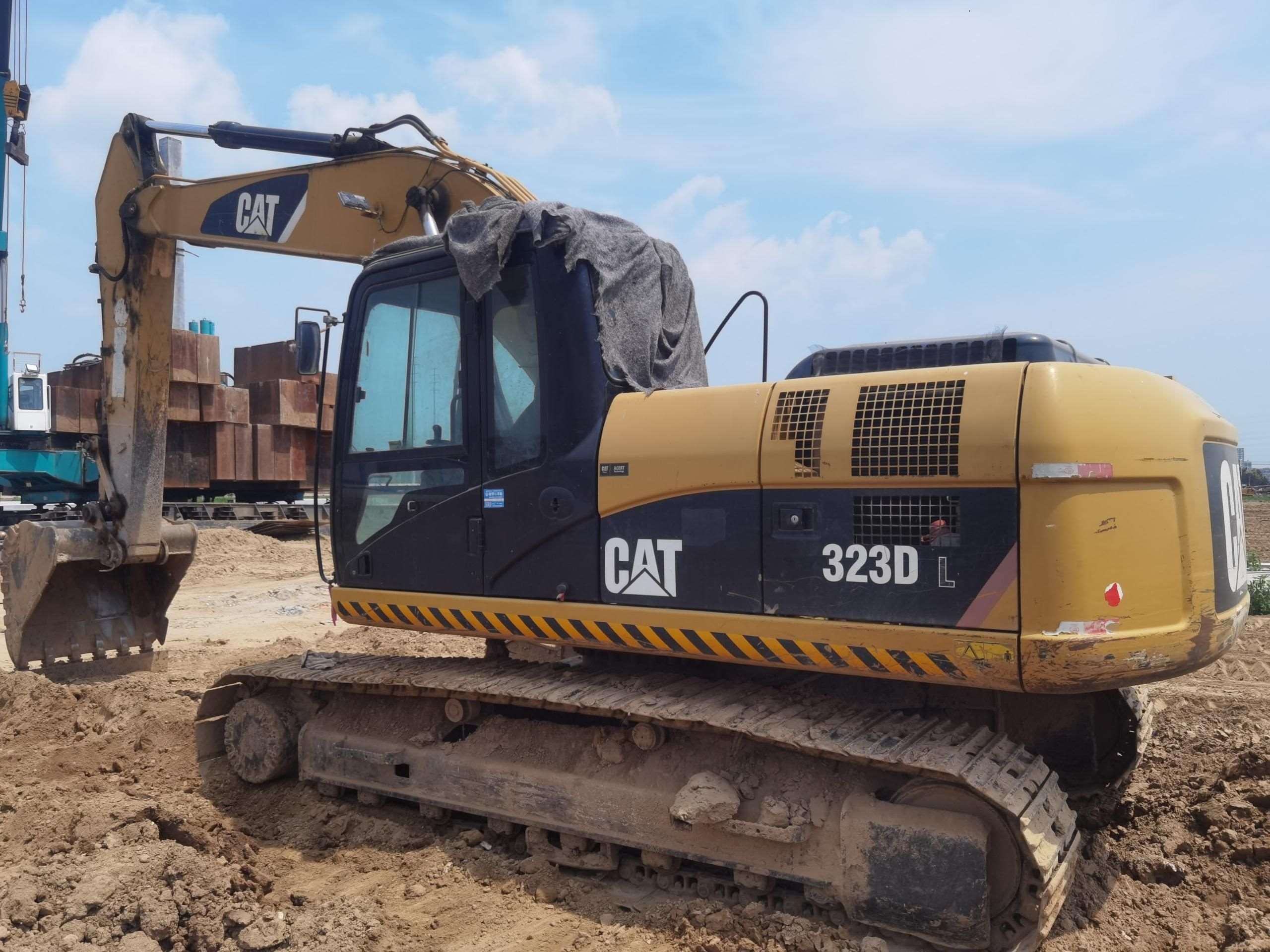 CAT 323DL   Excavator