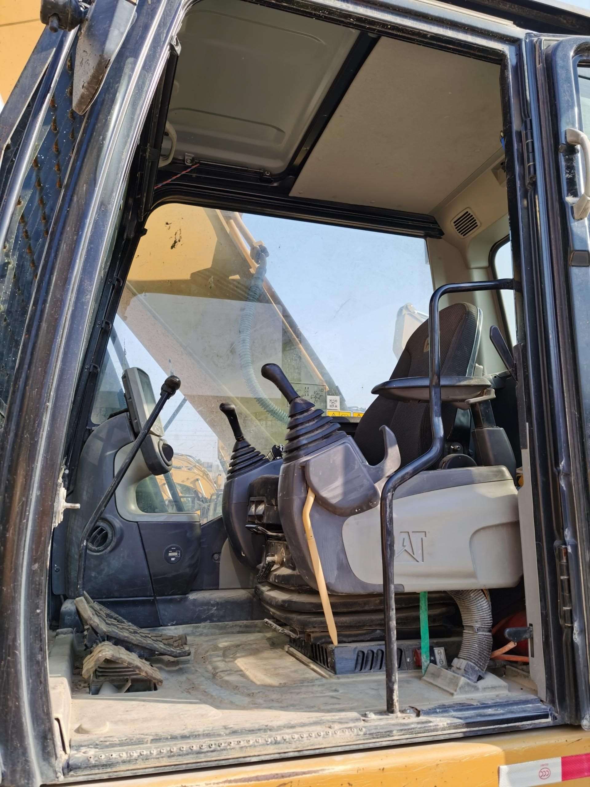 CAT 326D2L  Excavator