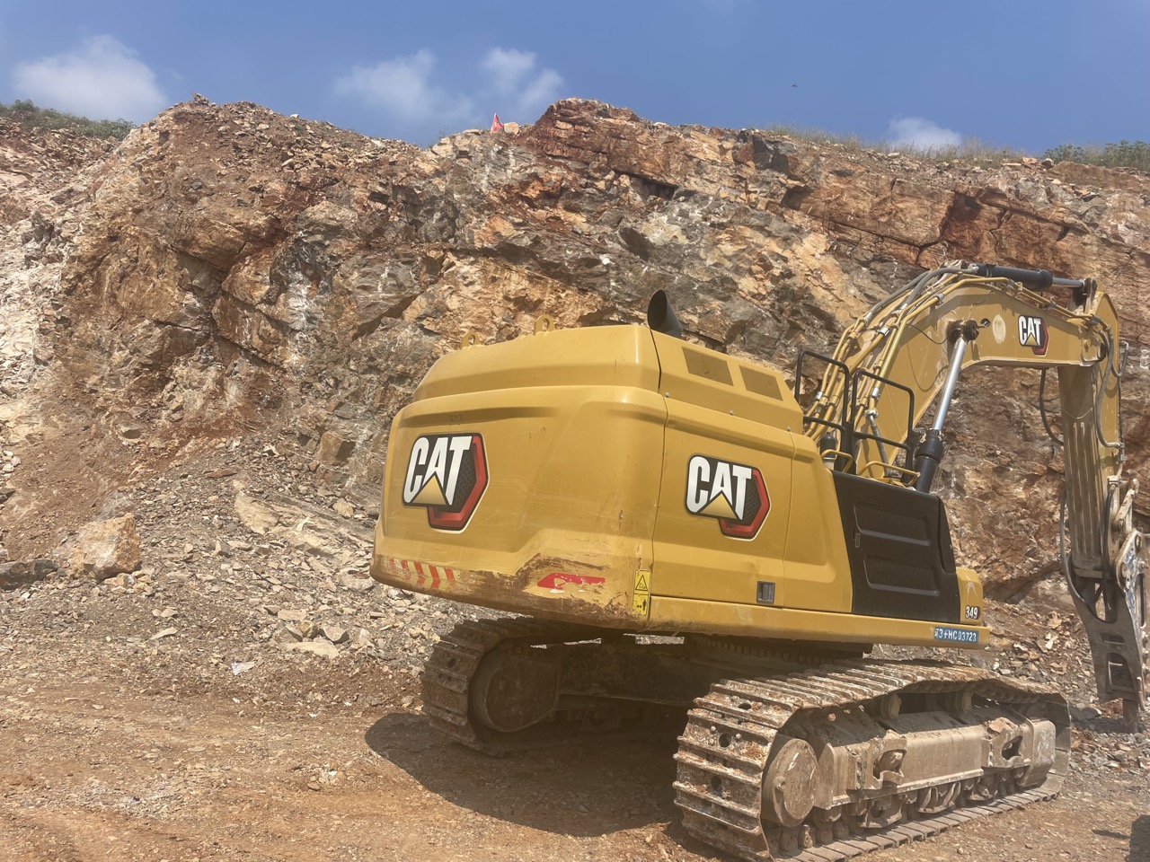 CAT 349 (breaker model DKO-200B) Excavator