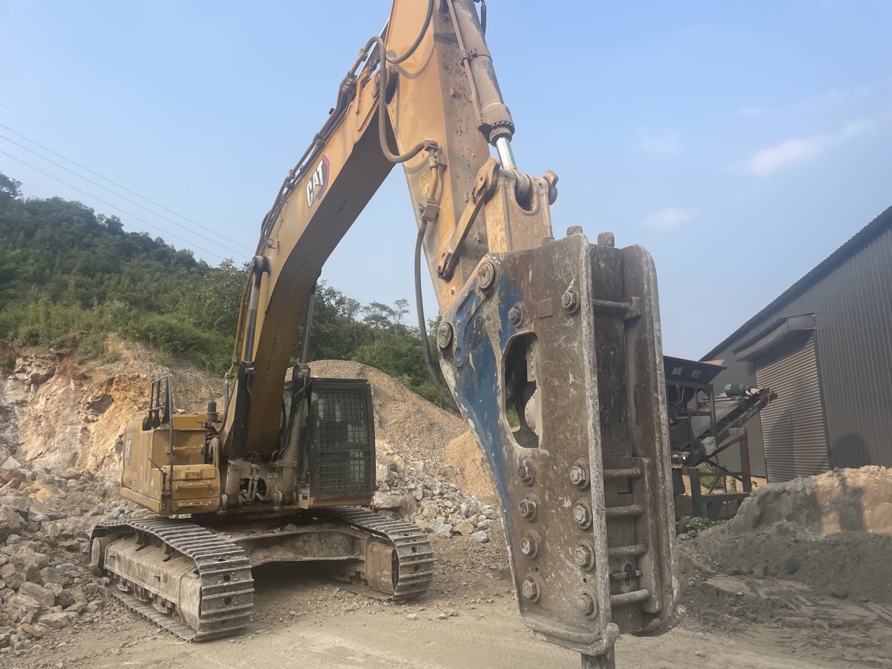 CAT 350 (breaker model DKO-200A) Excavator