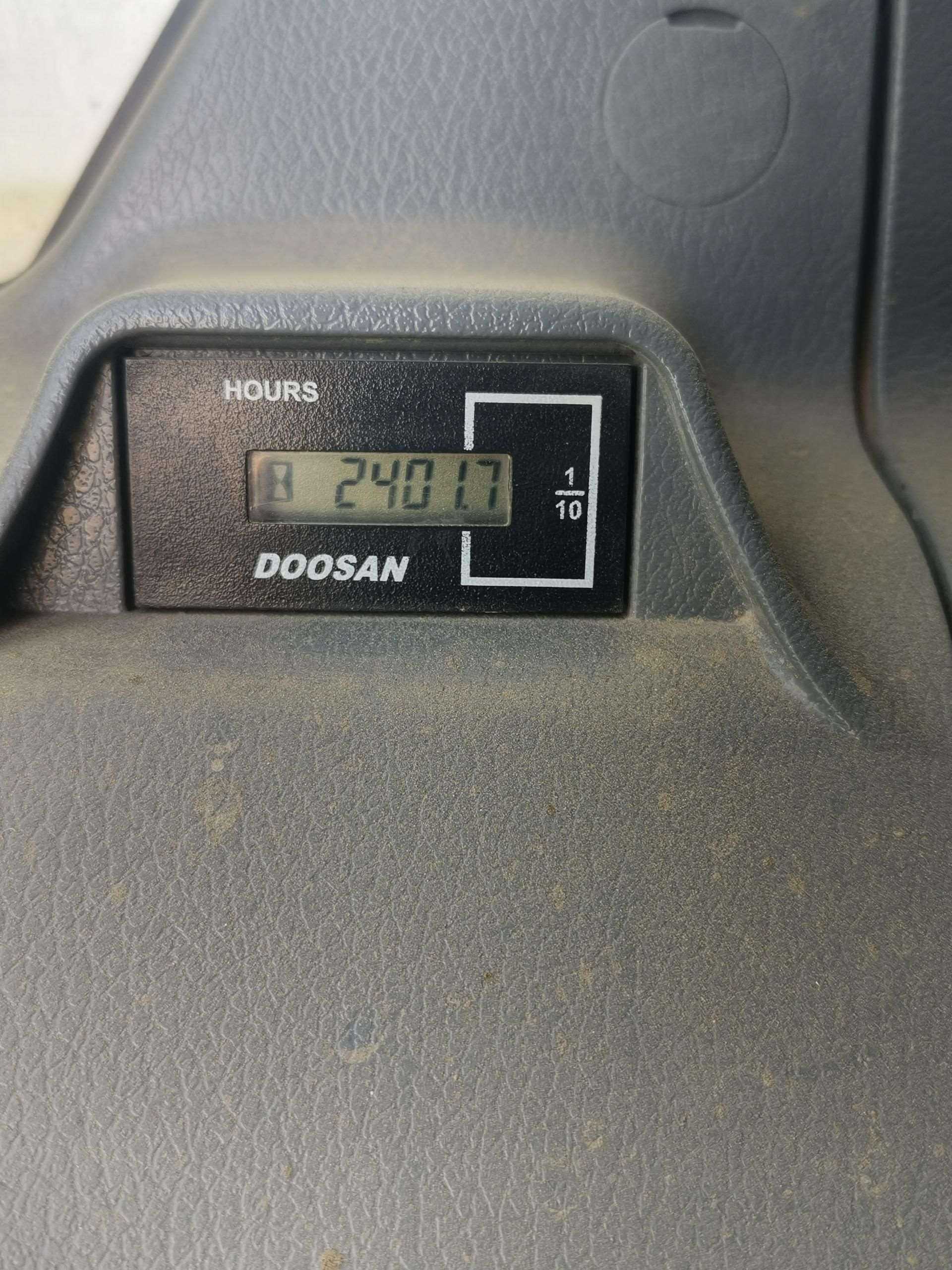 DOOSAN  DX560   Excavator