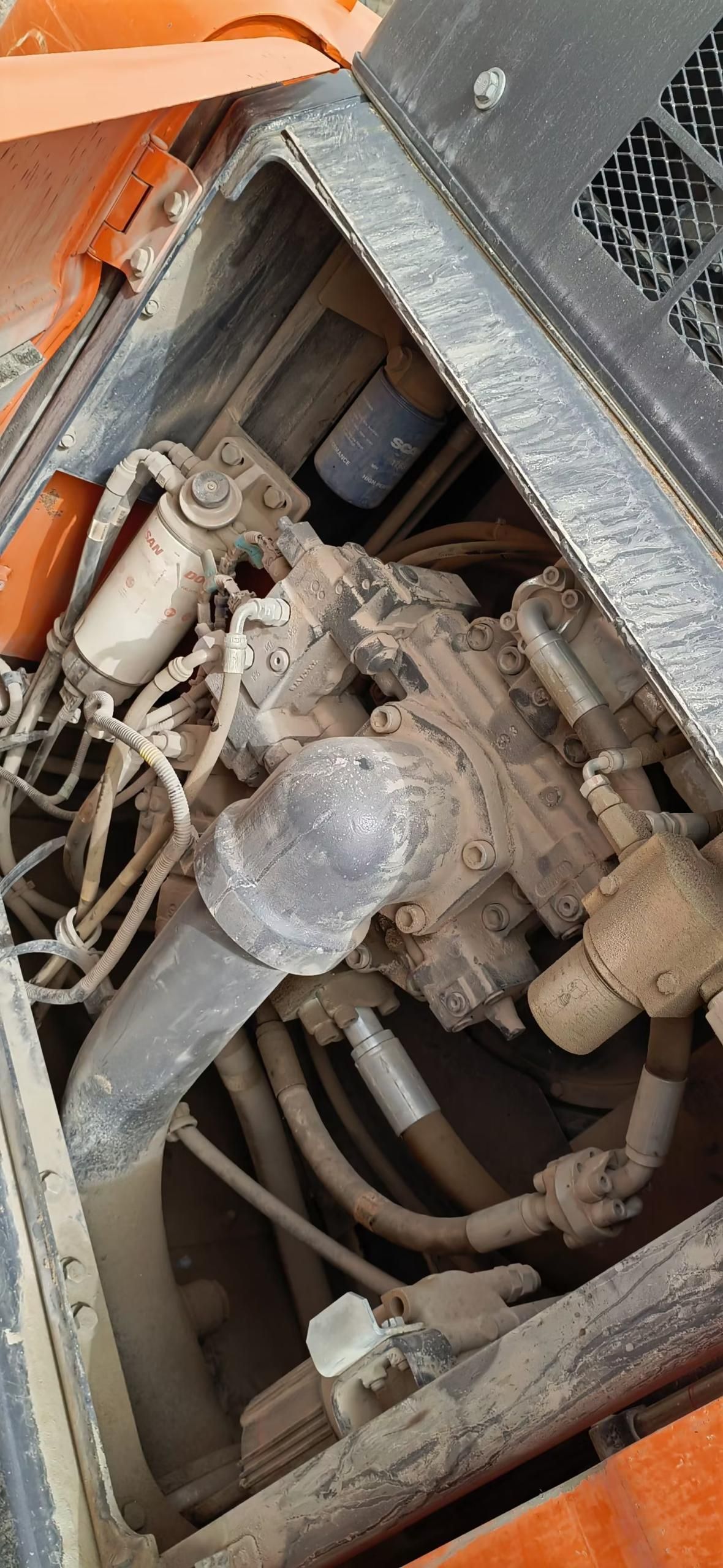 DOOSAN  DX560   Excavator