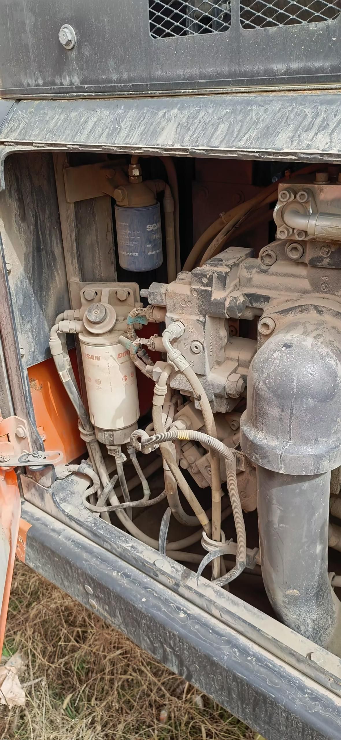 DOOSAN  DX560   Excavator