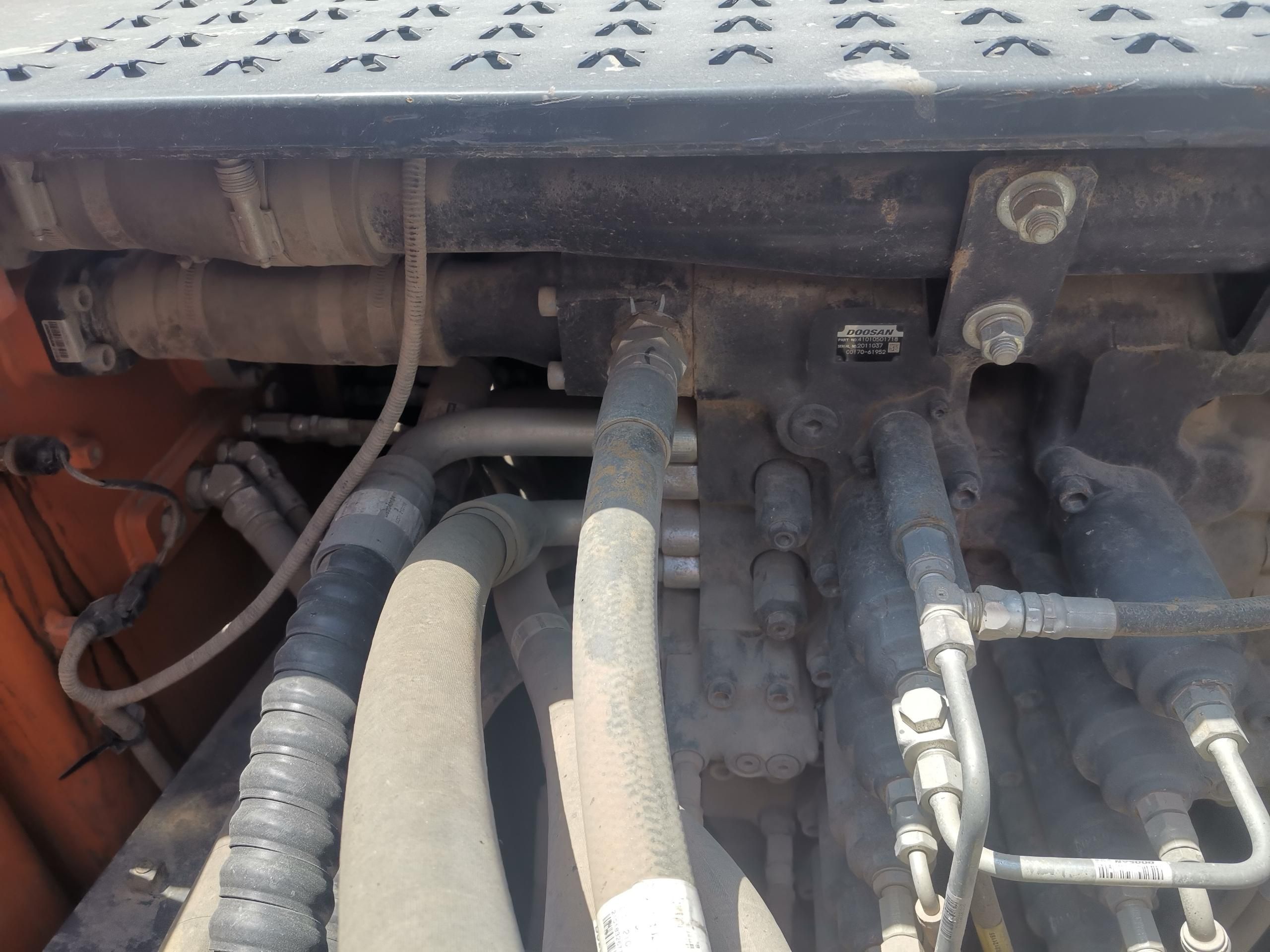 DOOSAN  DX560   Excavator