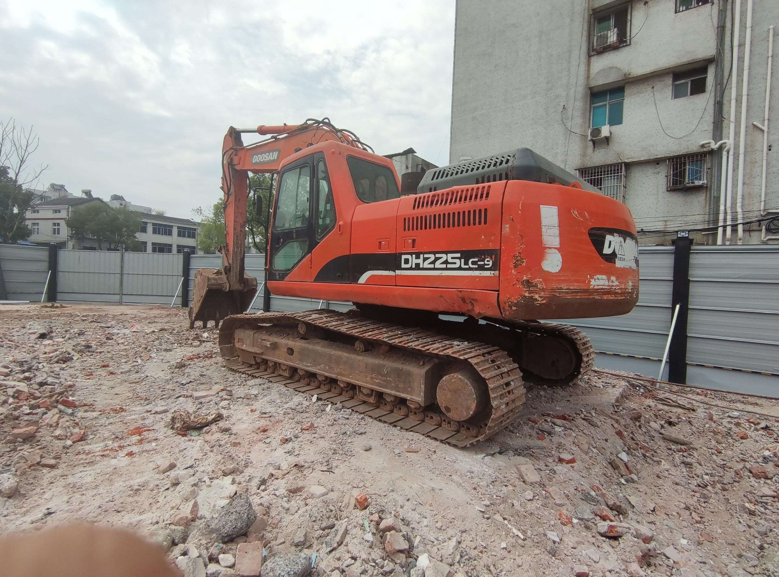 DOOSAN  DX225LC-9   Excavator