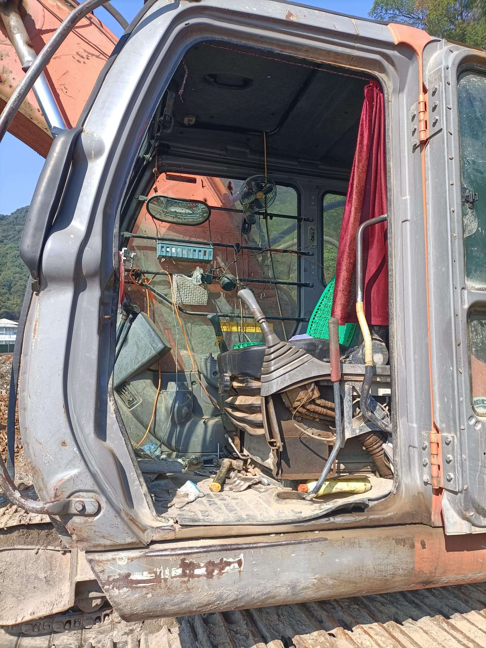 Hitachi EX200-6  Excavator