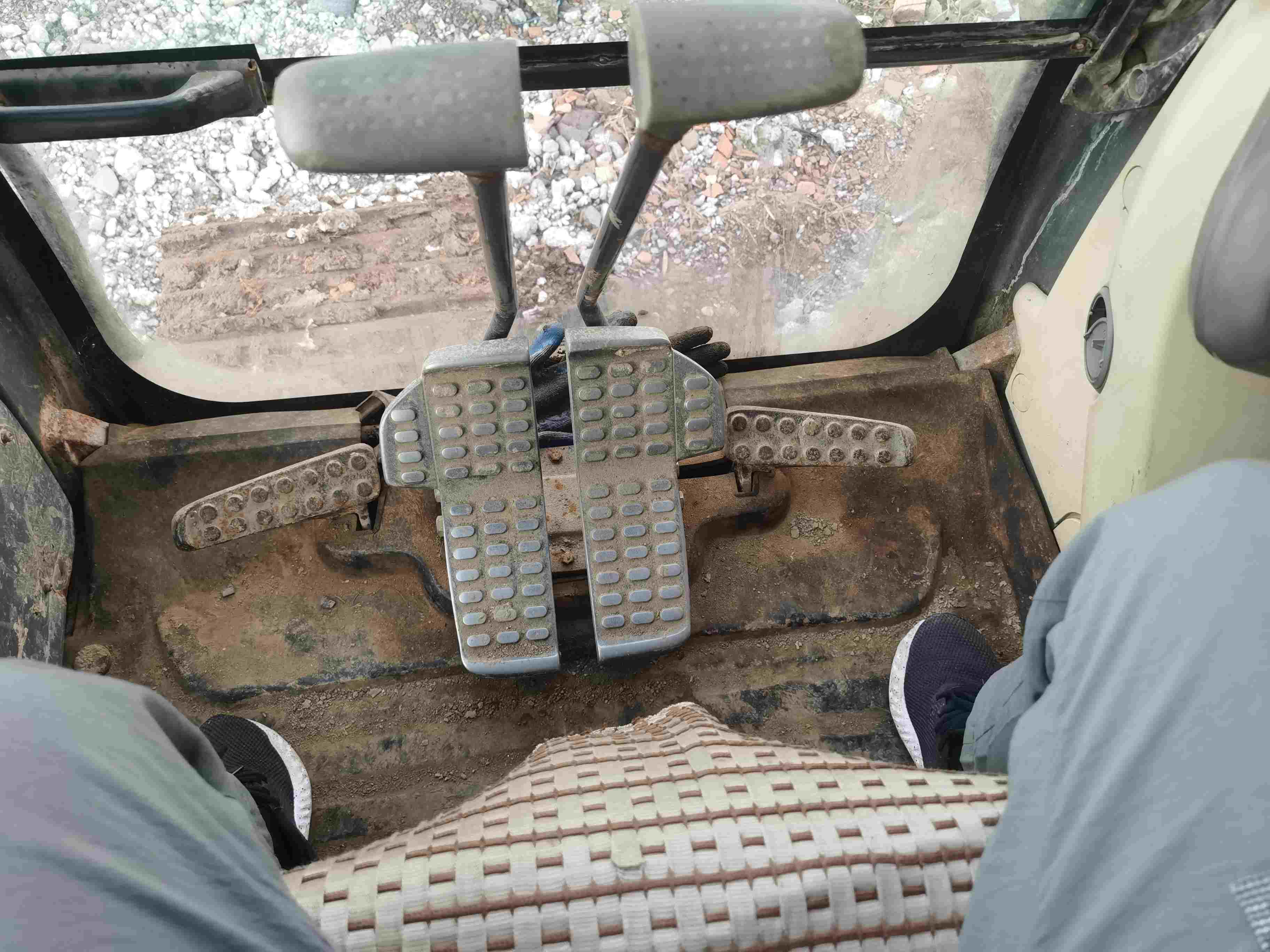 Hitachi ZX210LC-3  Excavator