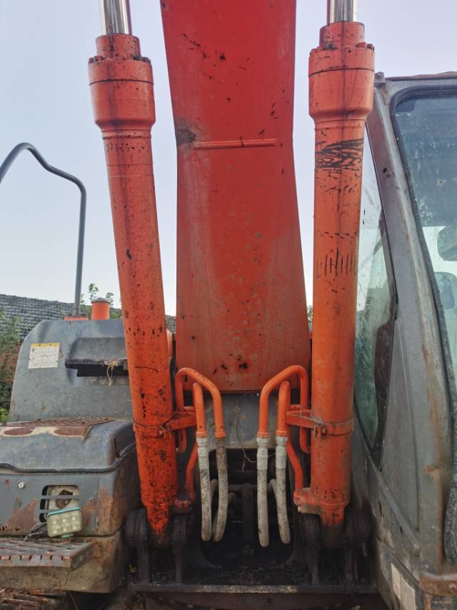 Hitachi ZX210LC-3  Excavator