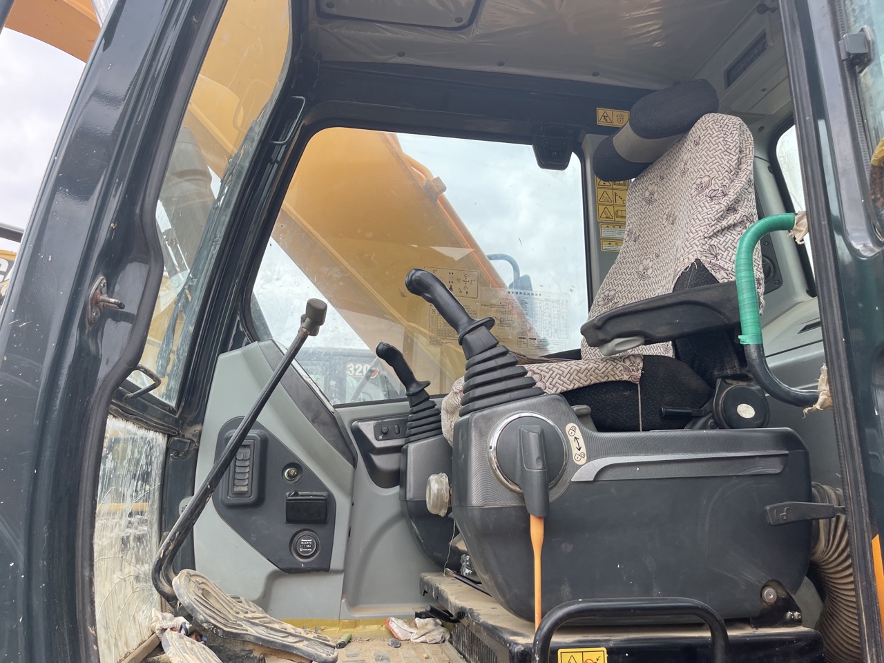 Hyundai R215VS  Excavator