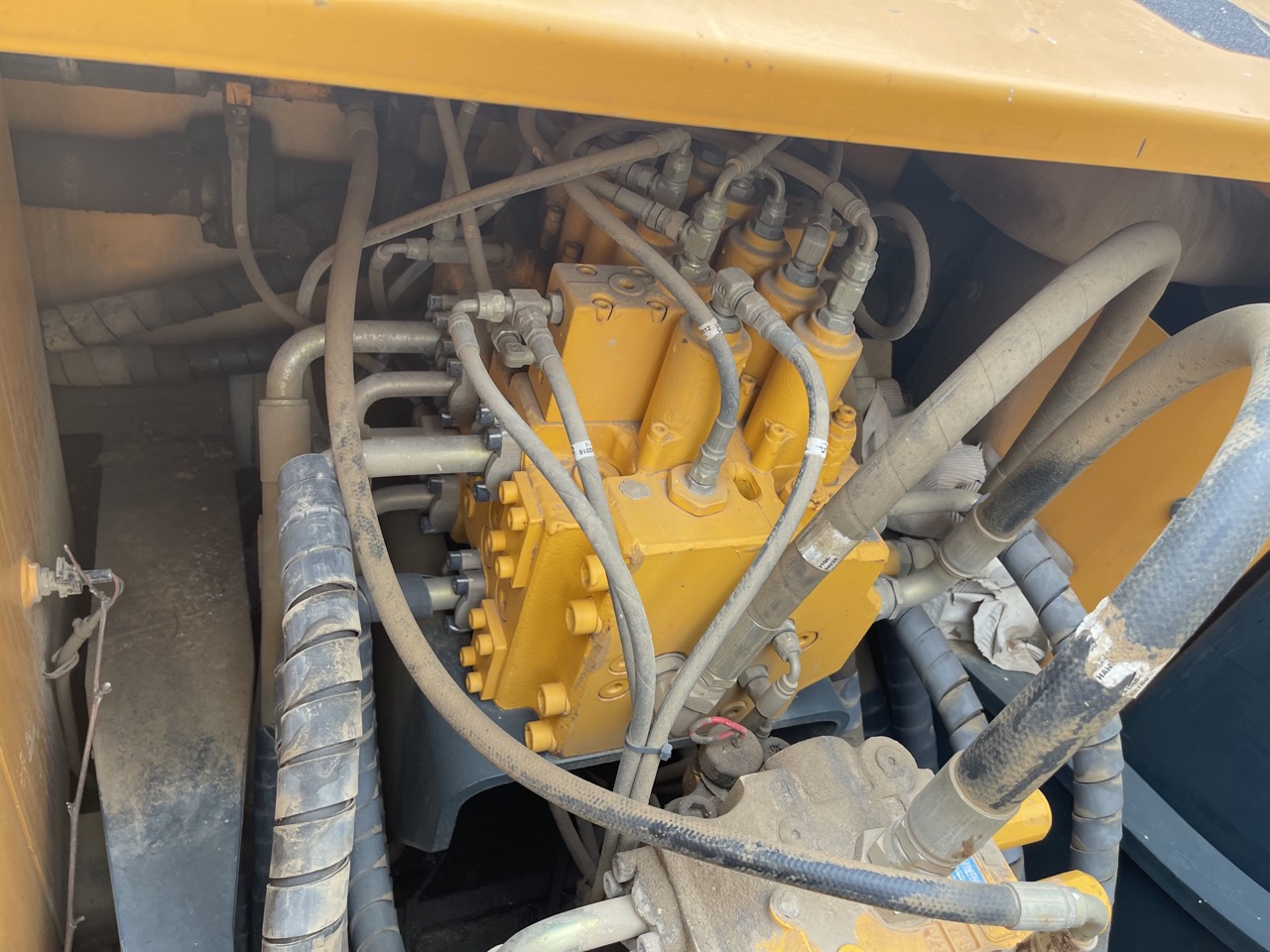 Hyundai R215VS  Excavator