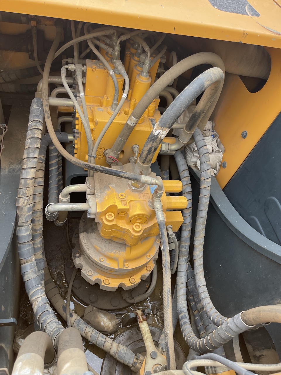 Hyundai R215VS  Excavator