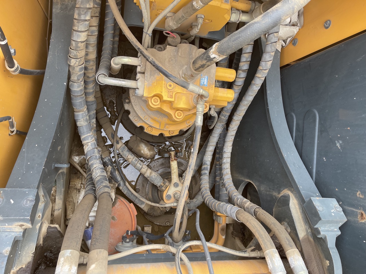 Hyundai R215VS  Excavator