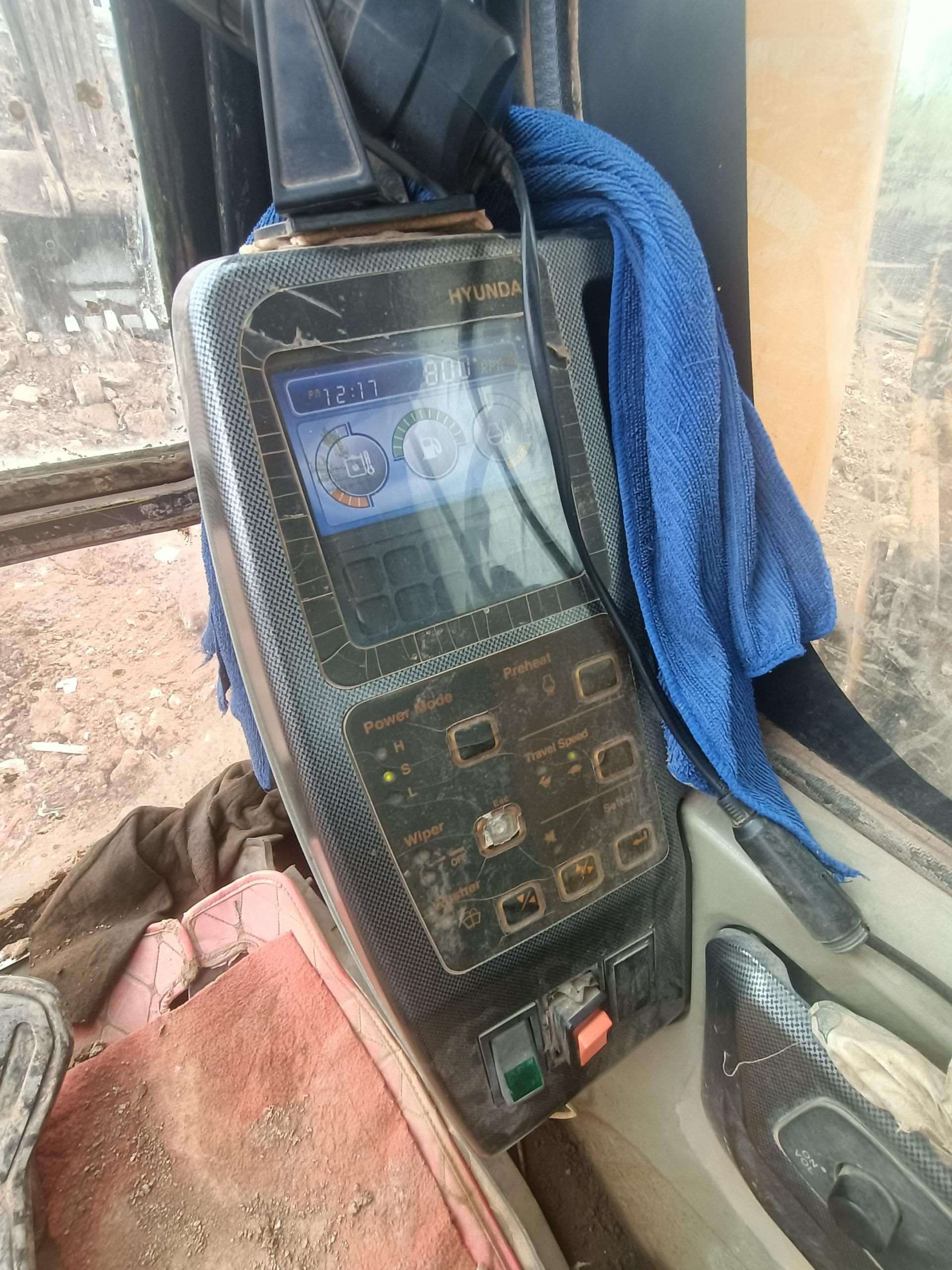 Hyundai  R225LVS  Excavator