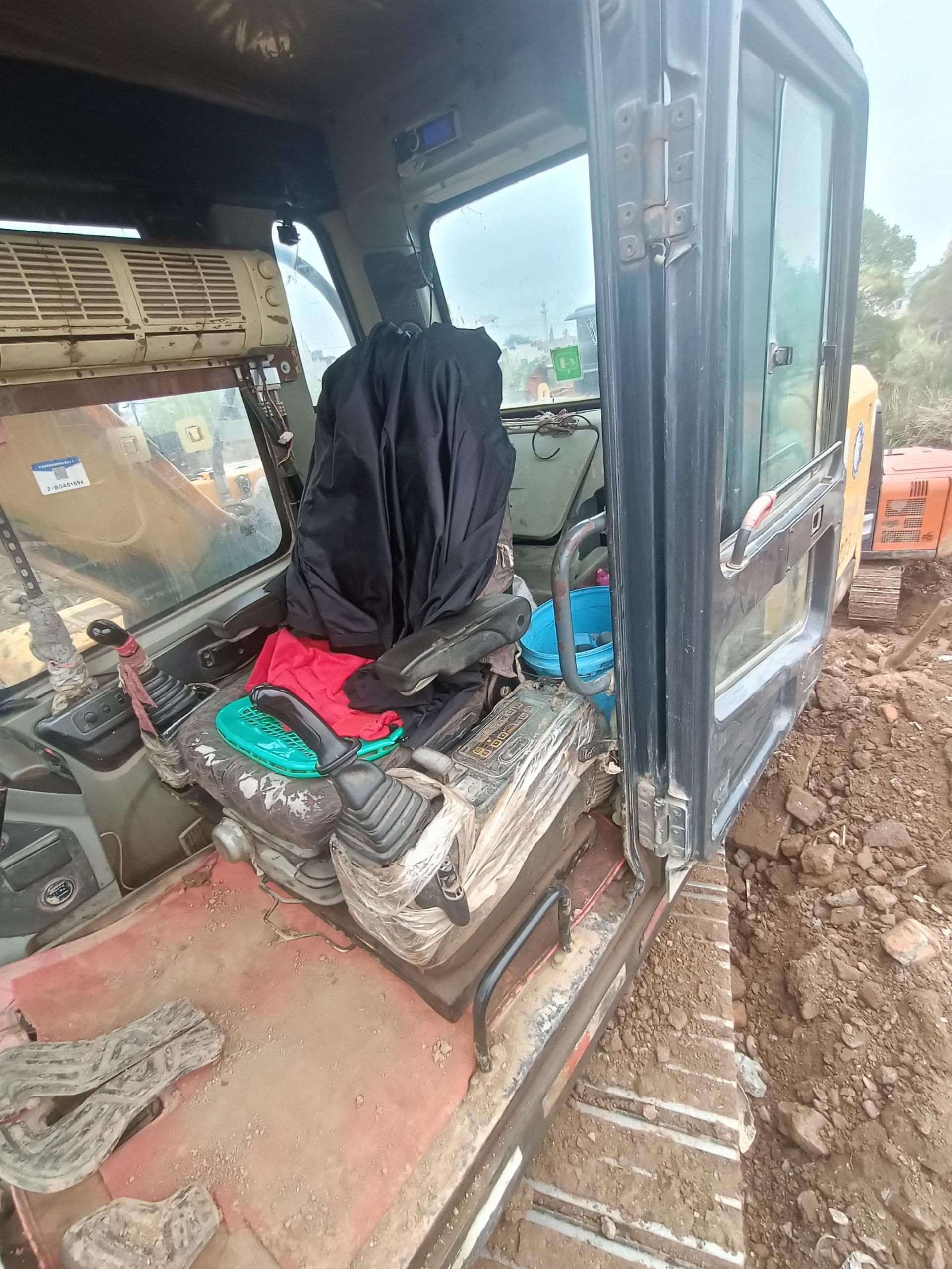 Hyundai  R225LVS  Excavator