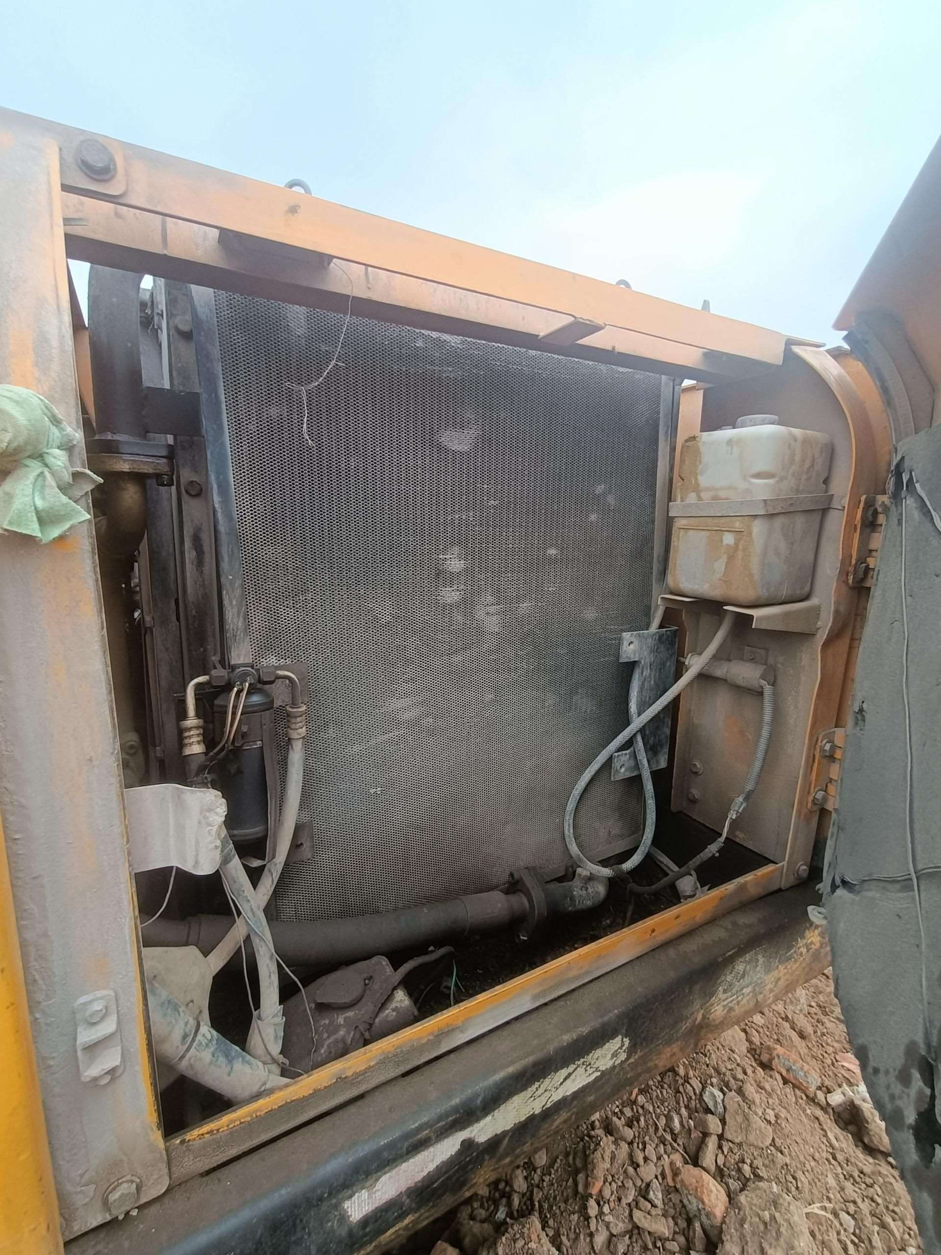 Hyundai  R225LVS  Excavator