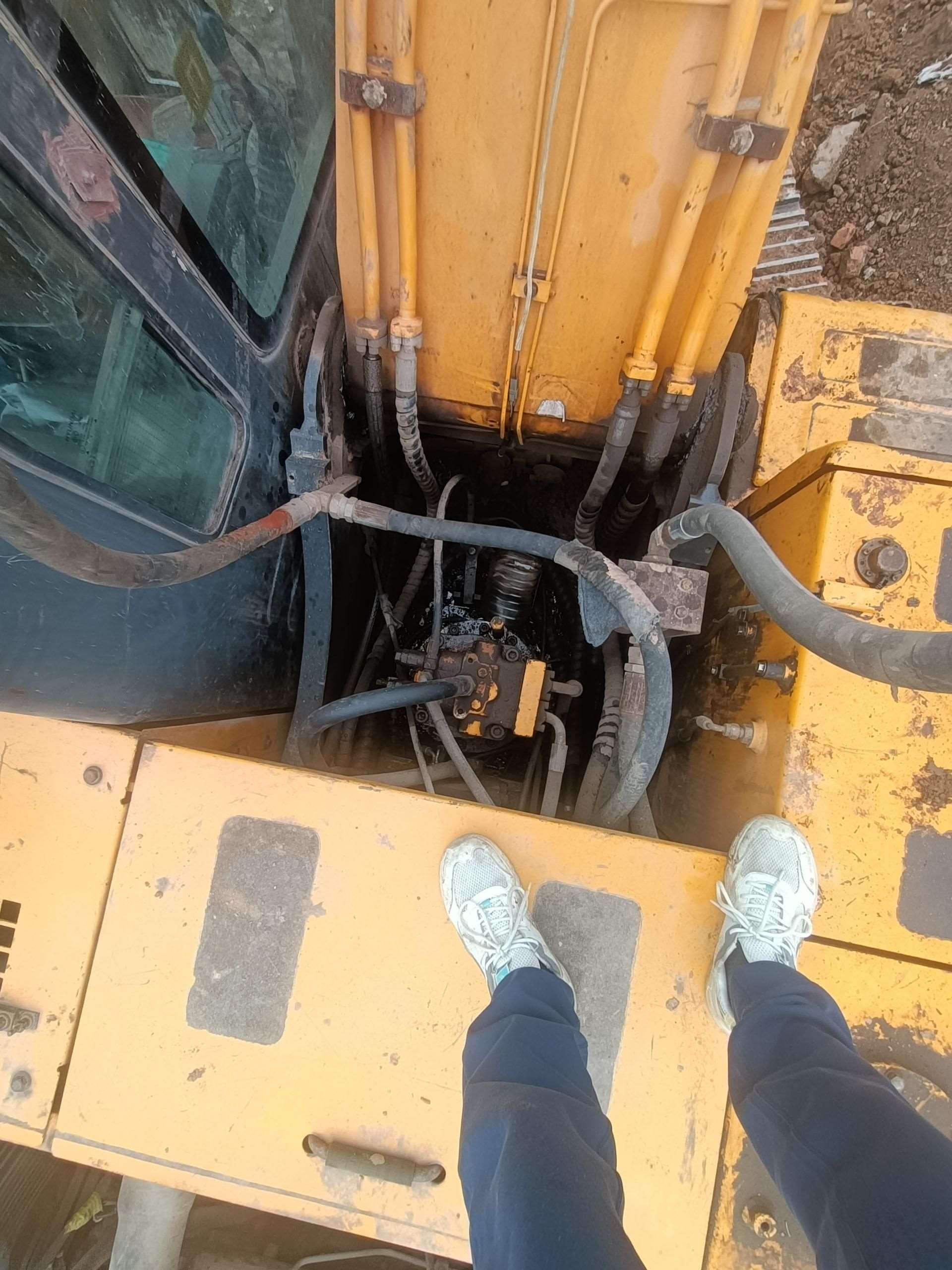 Hyundai  R225LVS  Excavator