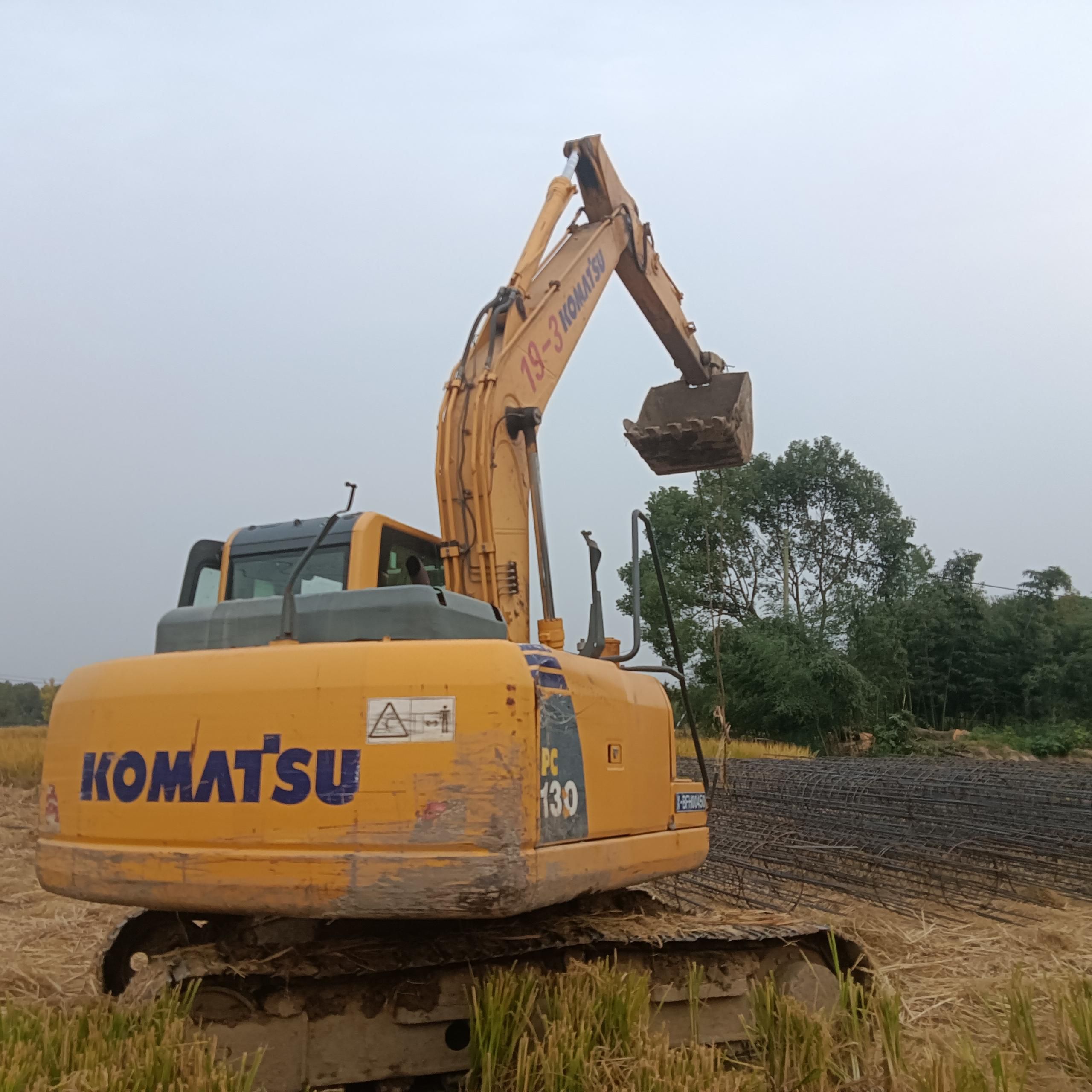 KomatsuPC130-8MO   Excavator