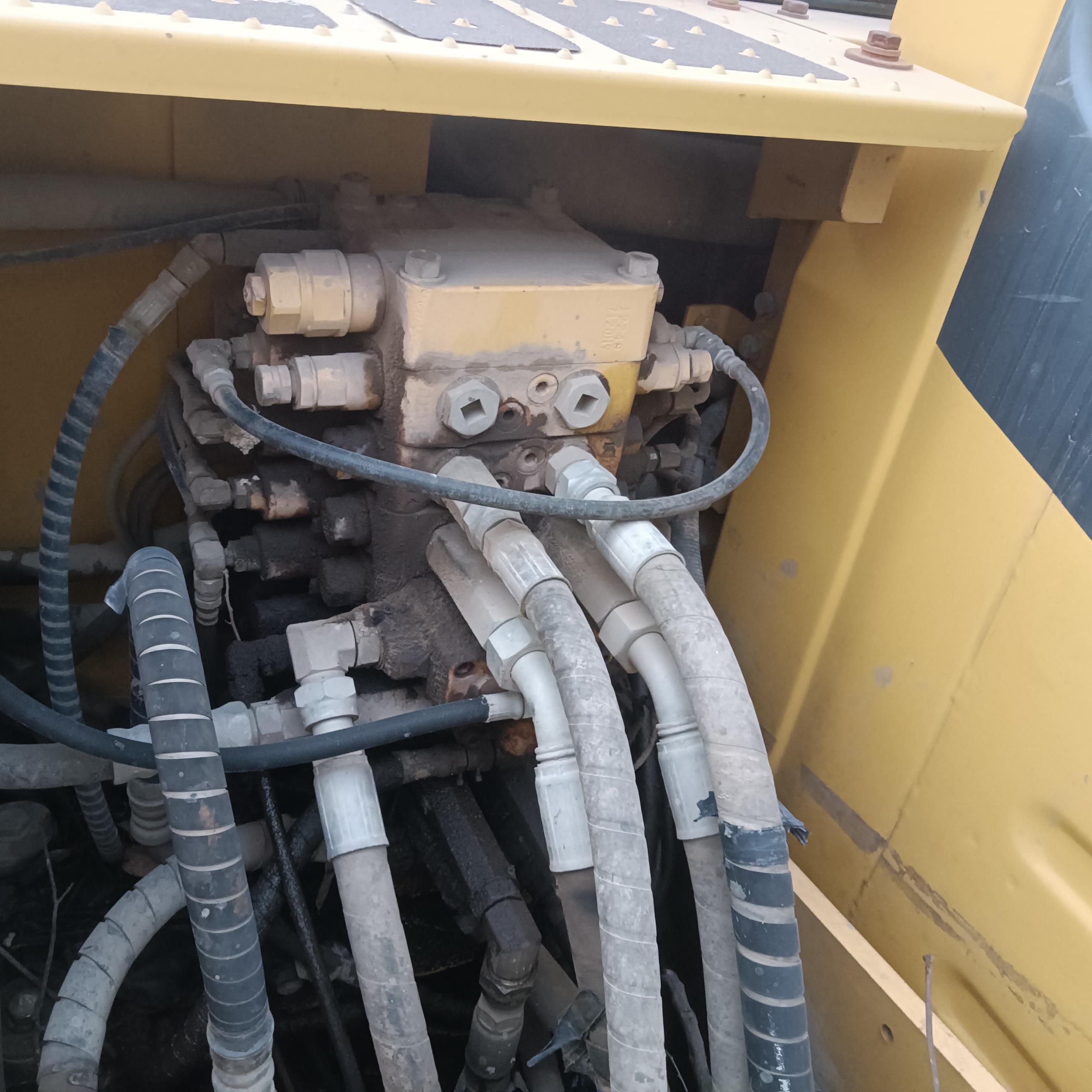 KomatsuPC130-8MO   Excavator