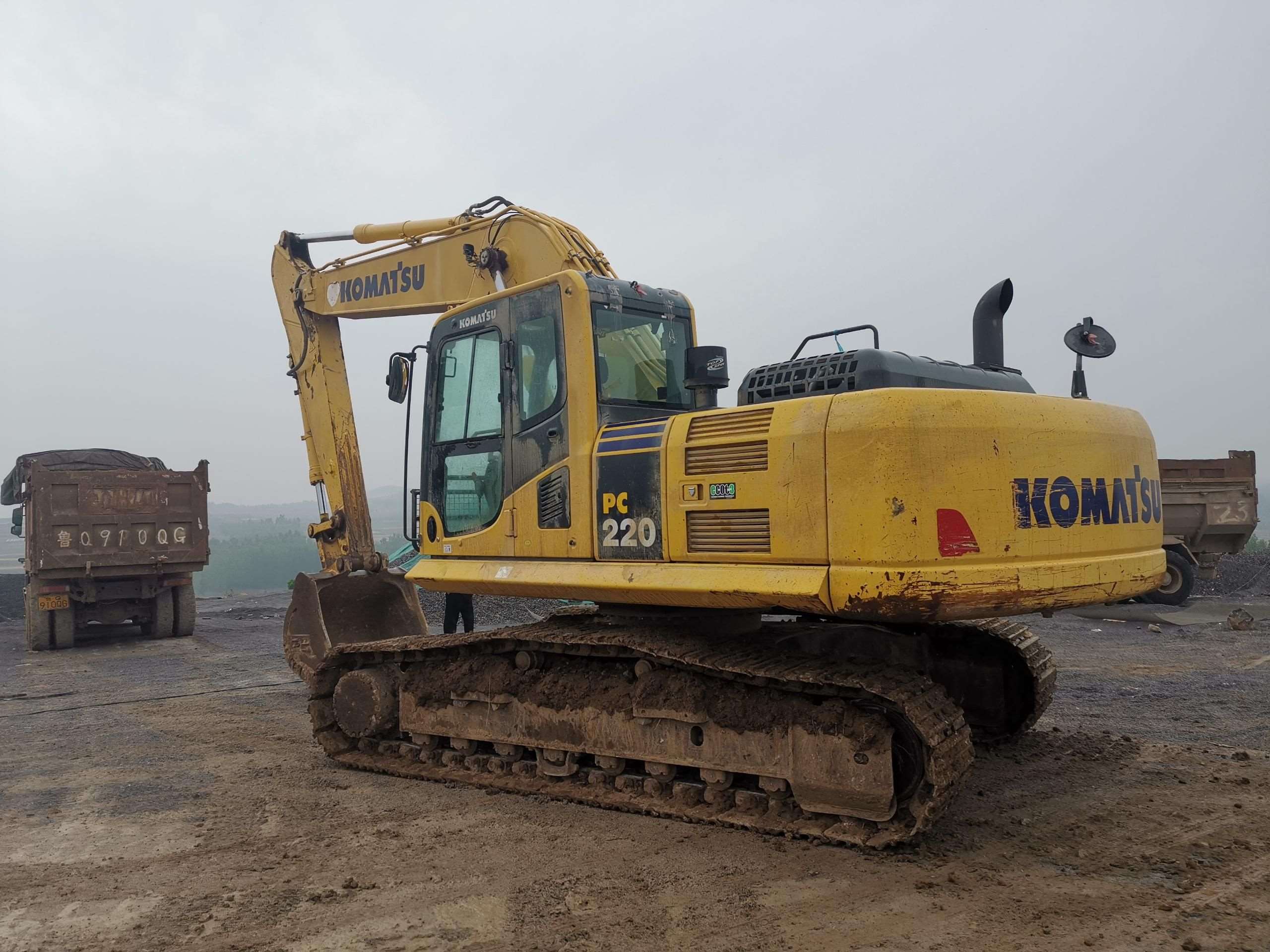 Komatsu  PC220-8M0    Excavator