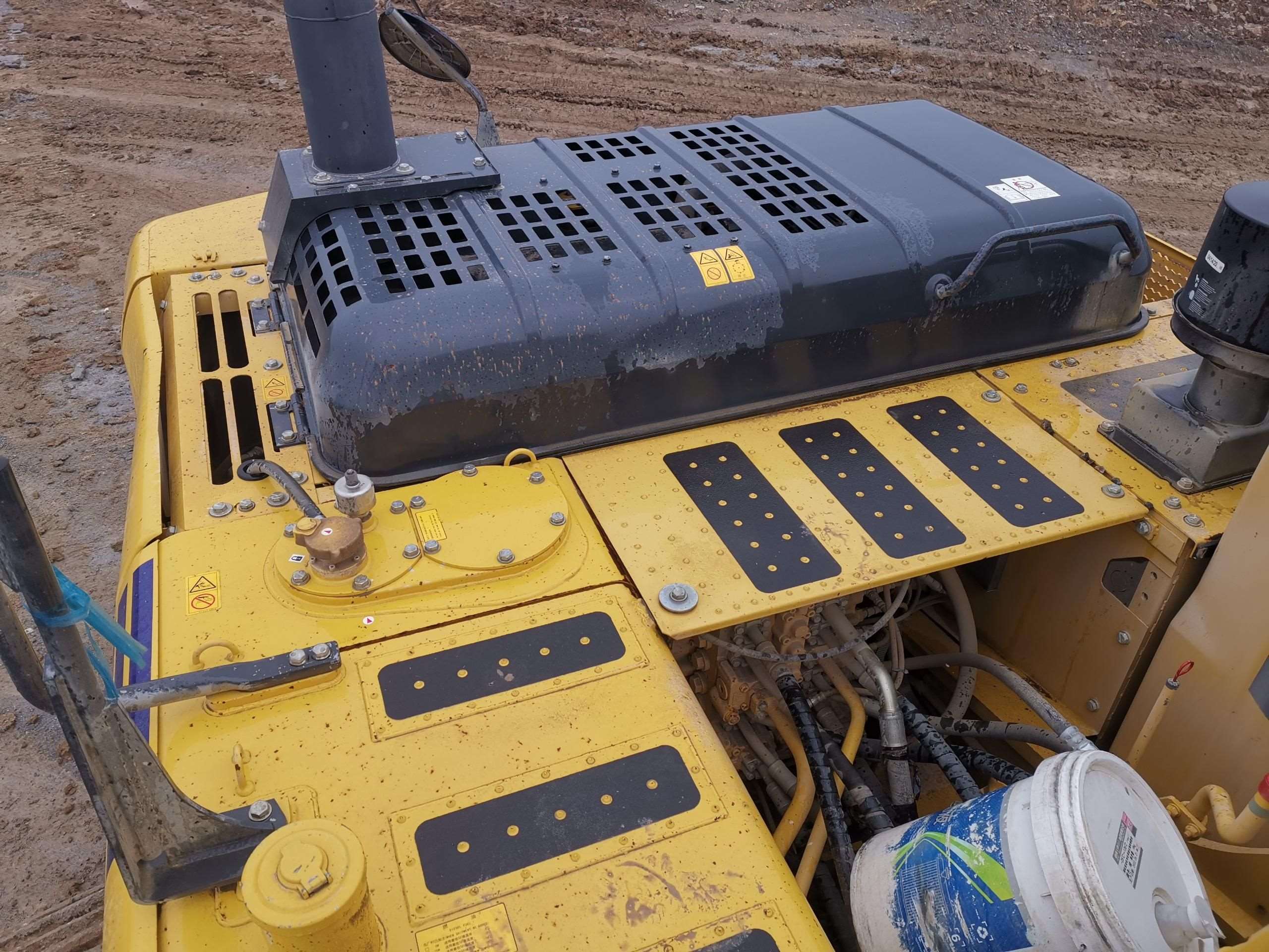 Komatsu  PC220-8M0    Excavator