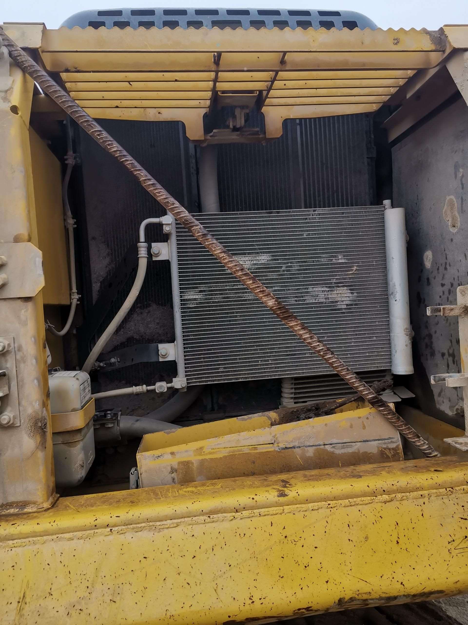 Komatsu  PC220-8M0    Excavator