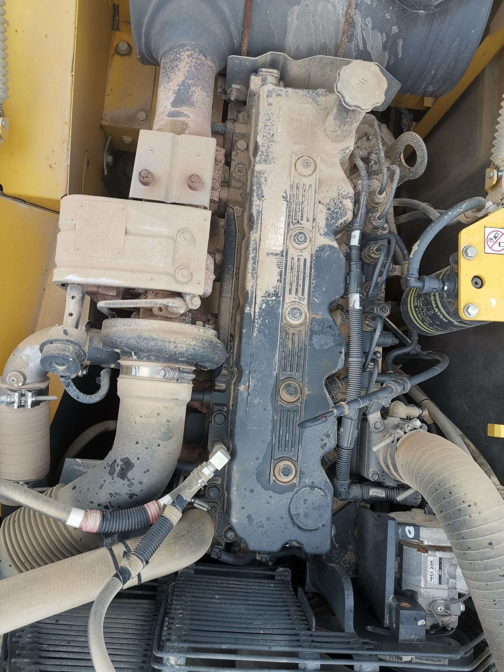 Komatsu  PC220-8M0    Excavator