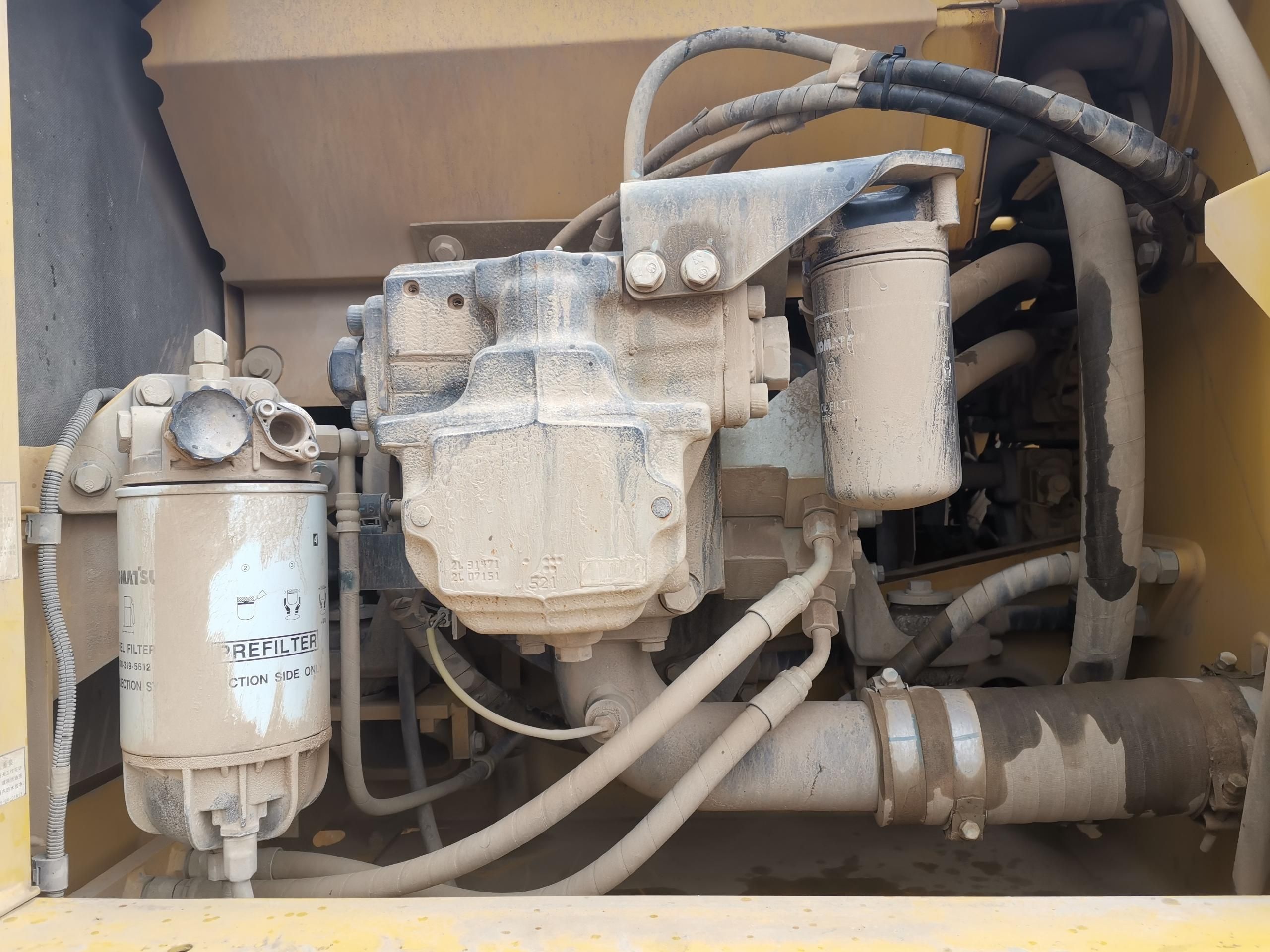 Komatsu  PC220-8M0    Excavator