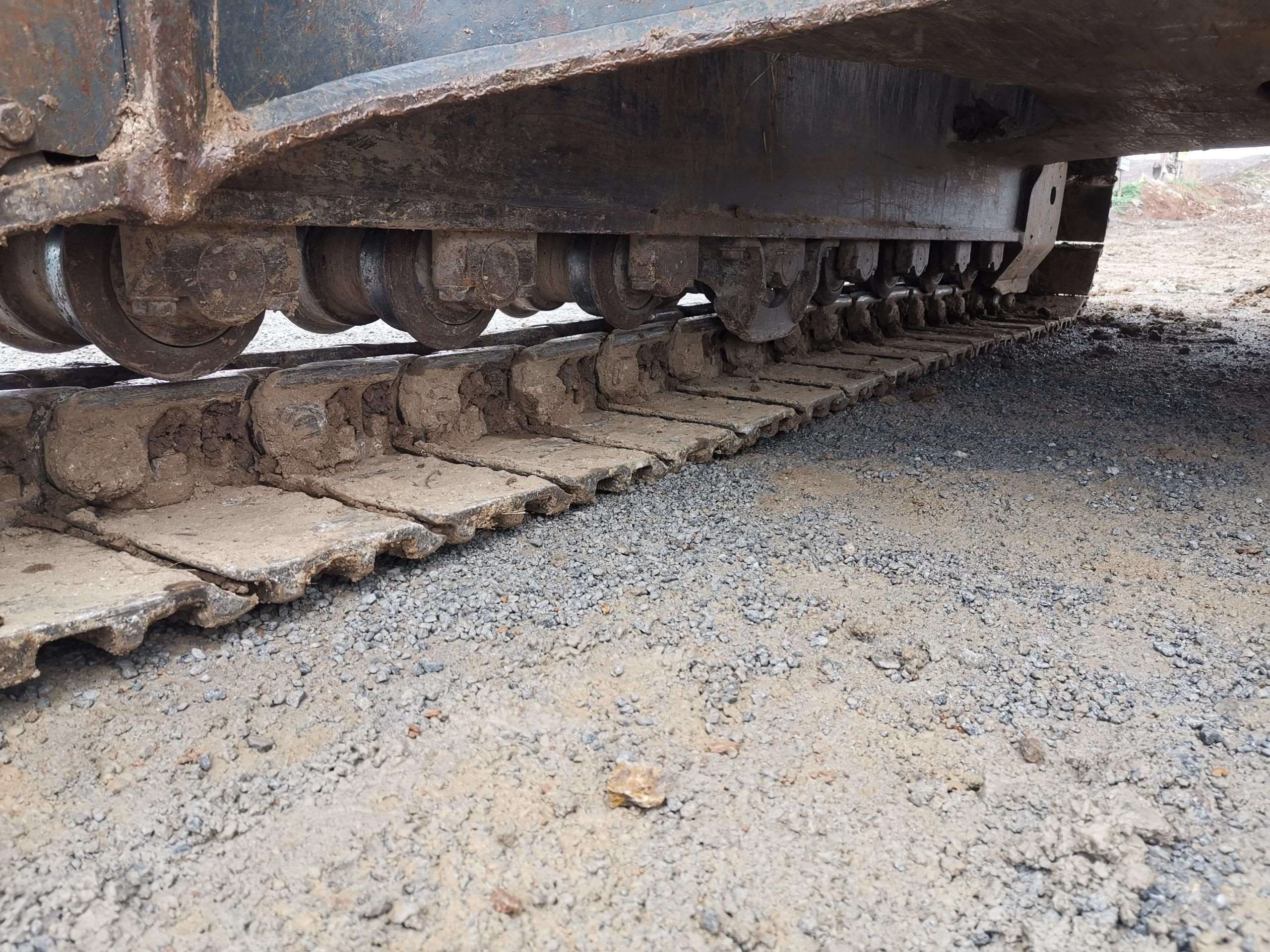 Komatsu  PC220-8M0    Excavator