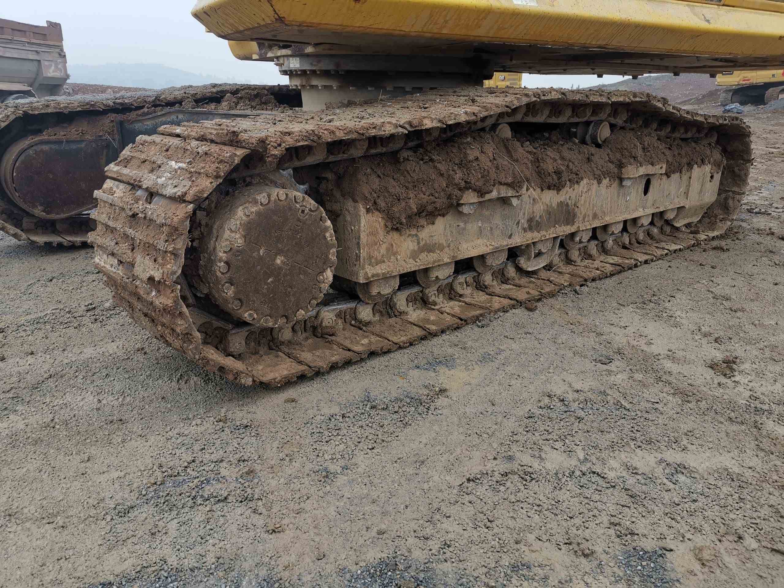 Komatsu  PC220-8M0    Excavator