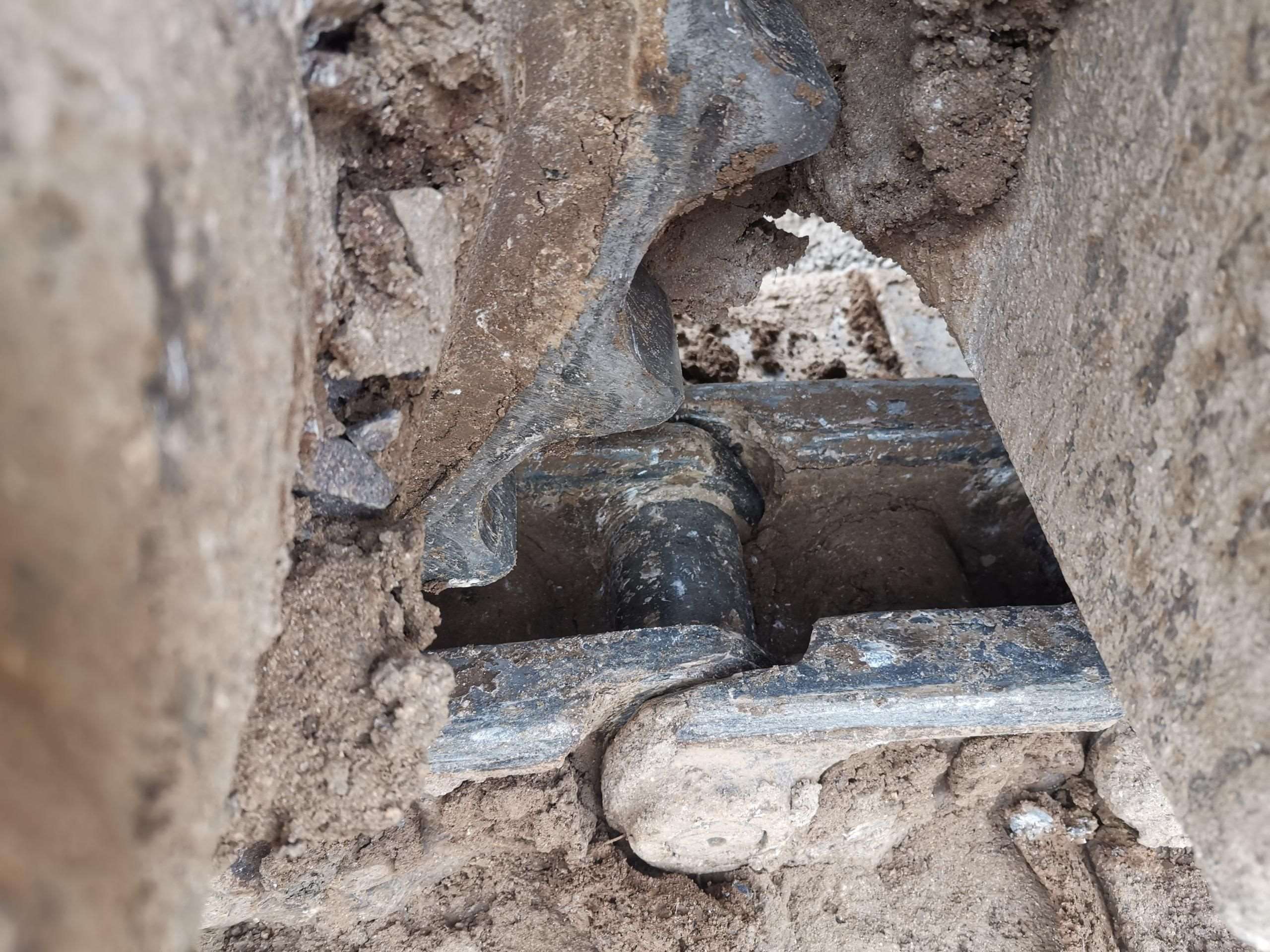 Komatsu  PC220-8M0    Excavator