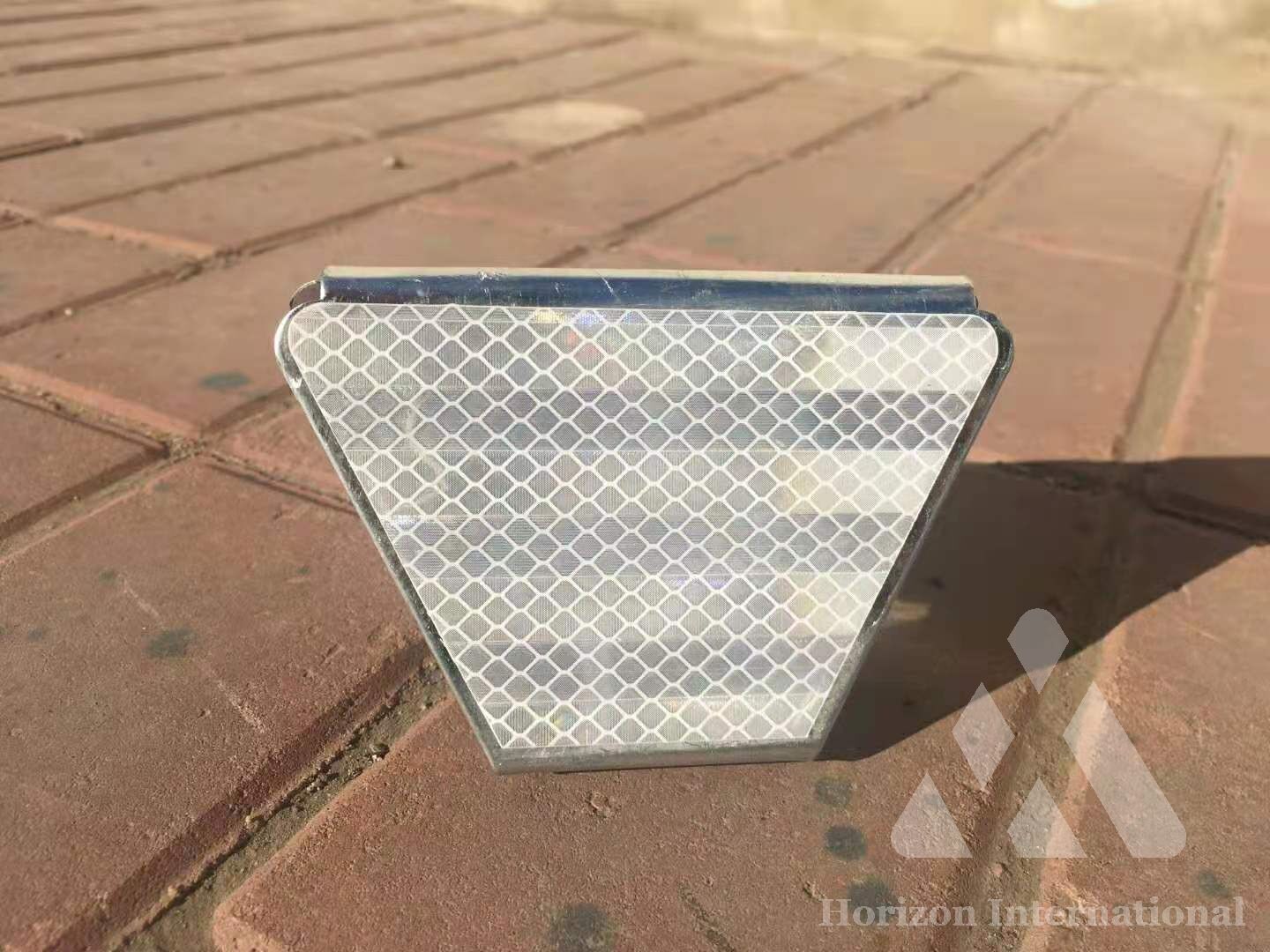 3M highway reflective delineator