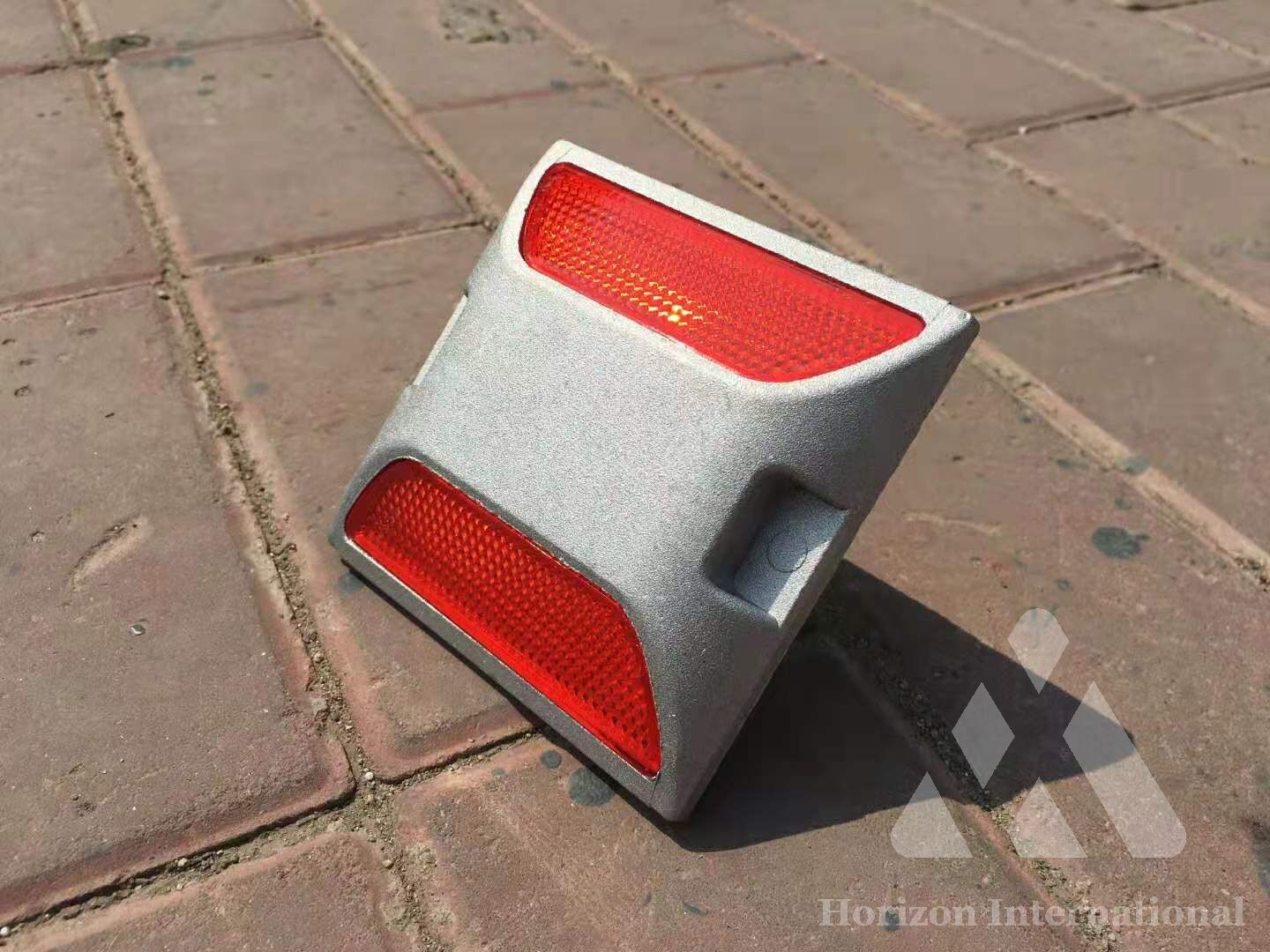 Aluminium reflective road stud